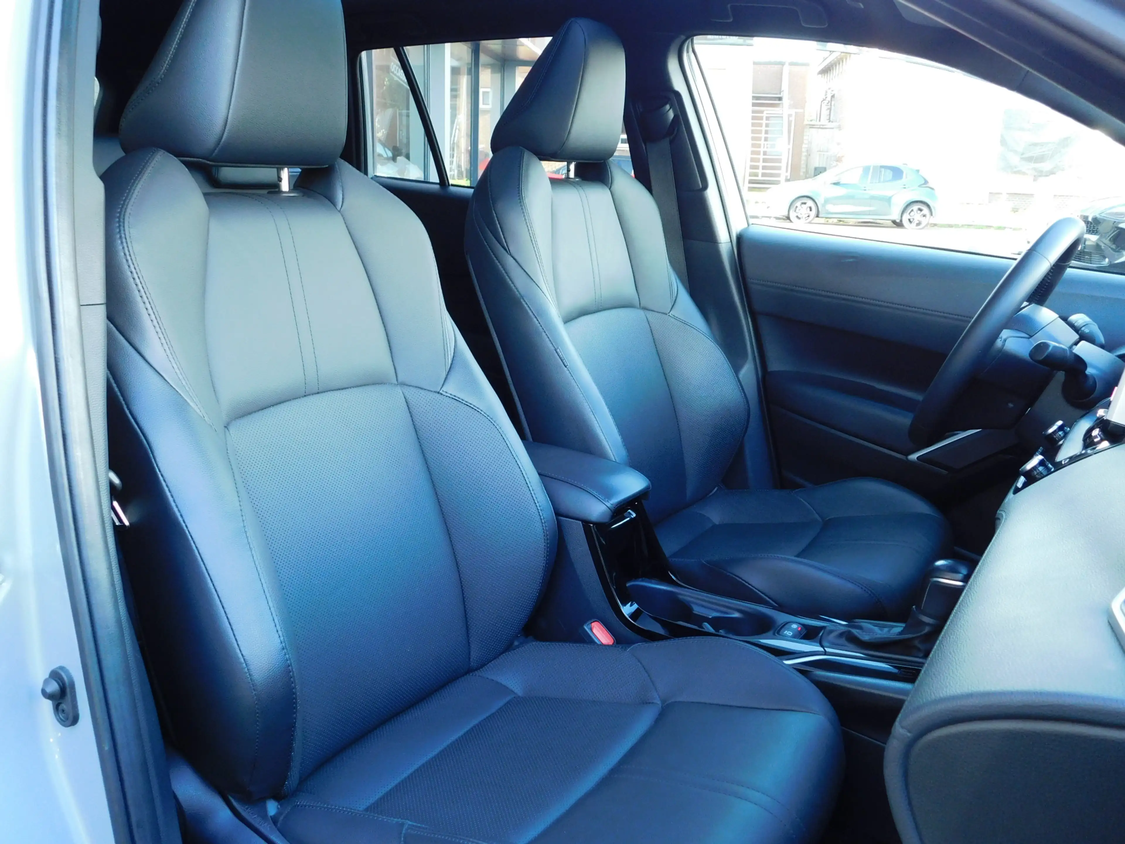 Toyota Corolla Cross 2.0 High Power Hybrid Launch Edition | LEDER | JBL — photo 14