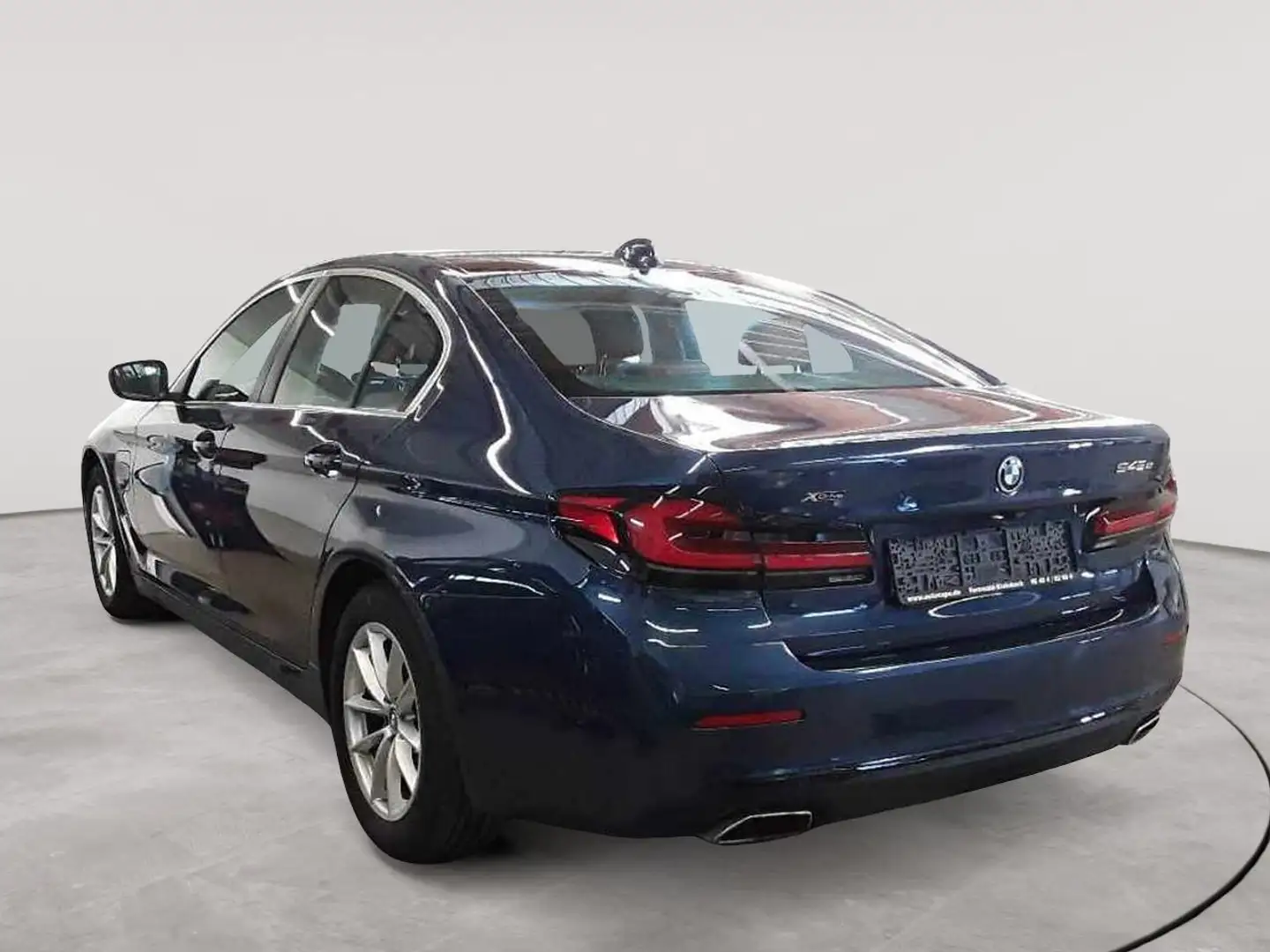 BMW 545 545e xDrive Aut. Leder HuD AHK H&K Blau - 2