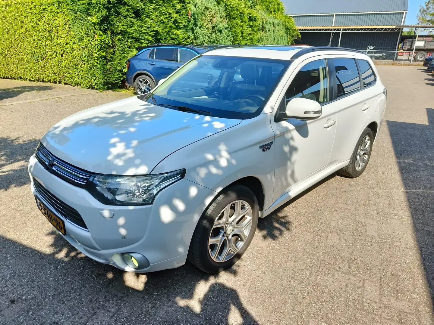 Mitsubishi Outlander 2.0 PHEV Instyle+ Weiß - 1