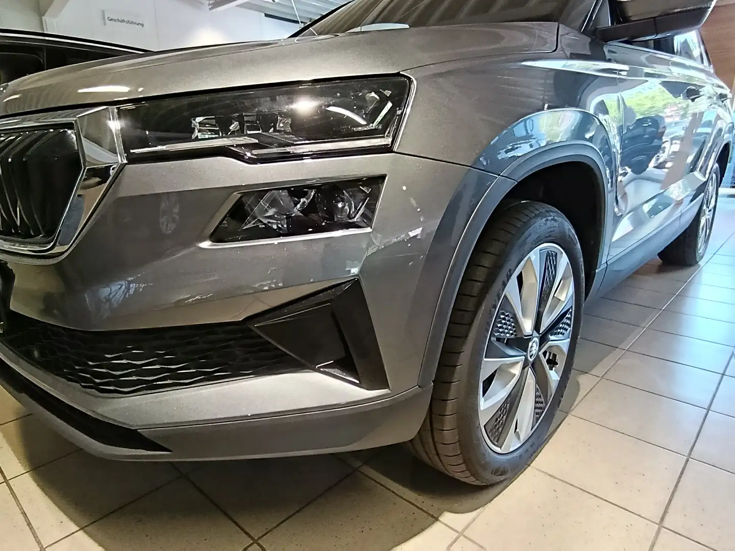 Skoda Karoq Selection Grau - 2