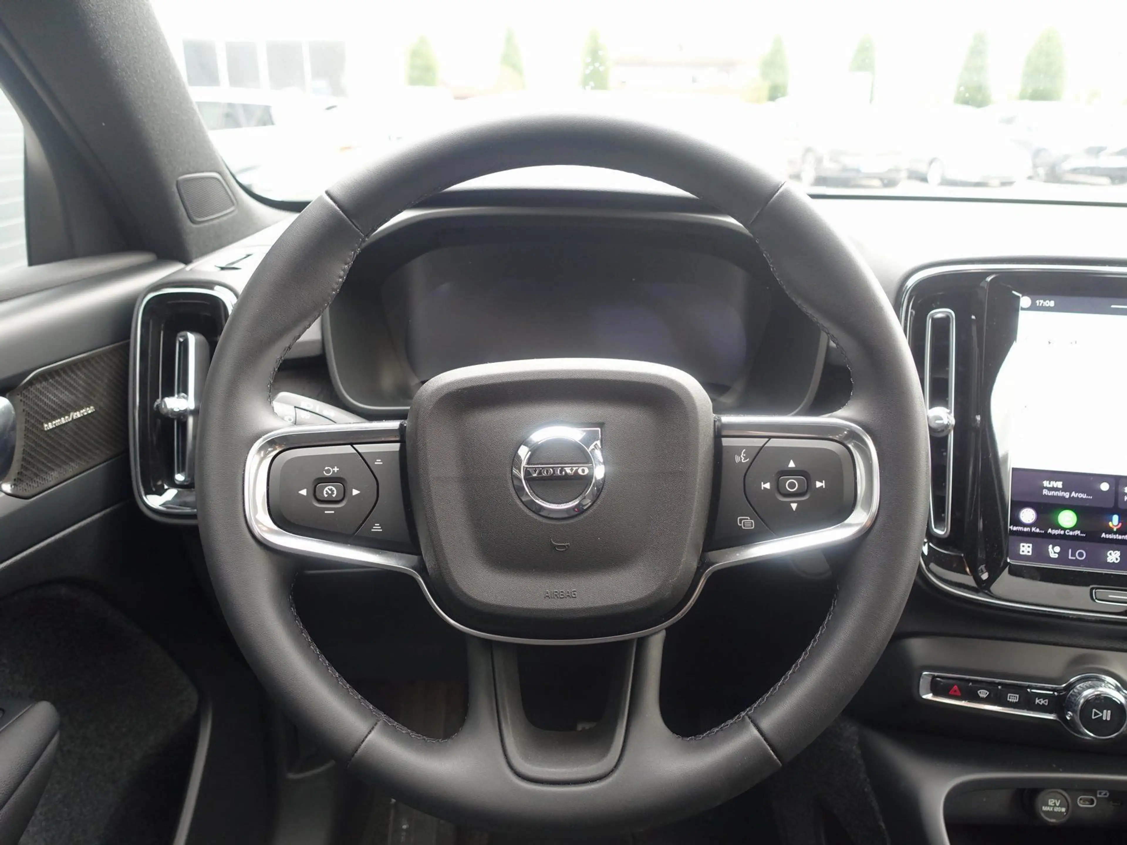 Volvo EX40 Black Edit Plus Single Motor Extended Range — photo 13