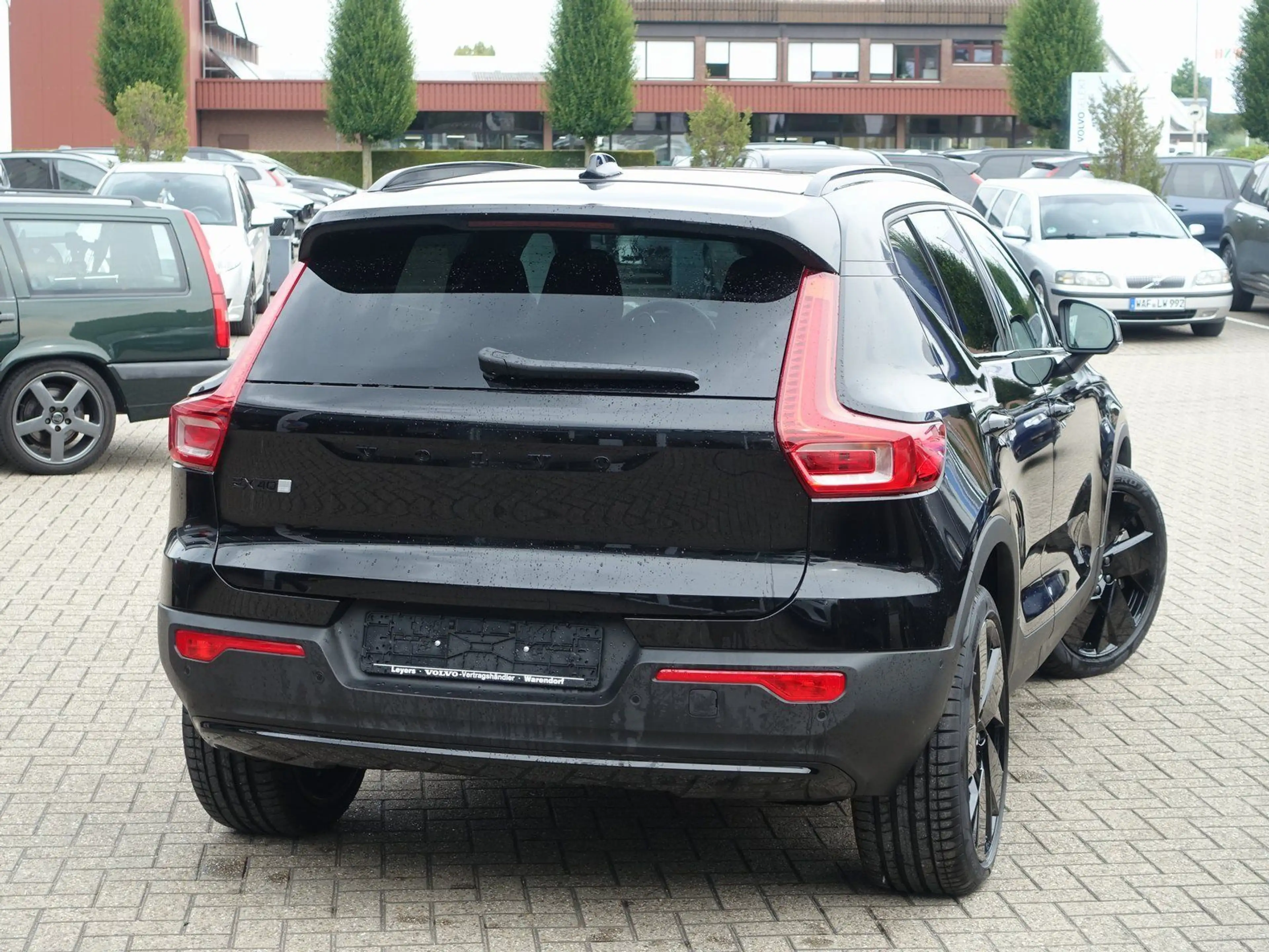 Volvo EX40 Black Edit Plus Single Motor Extended Range — photo 2