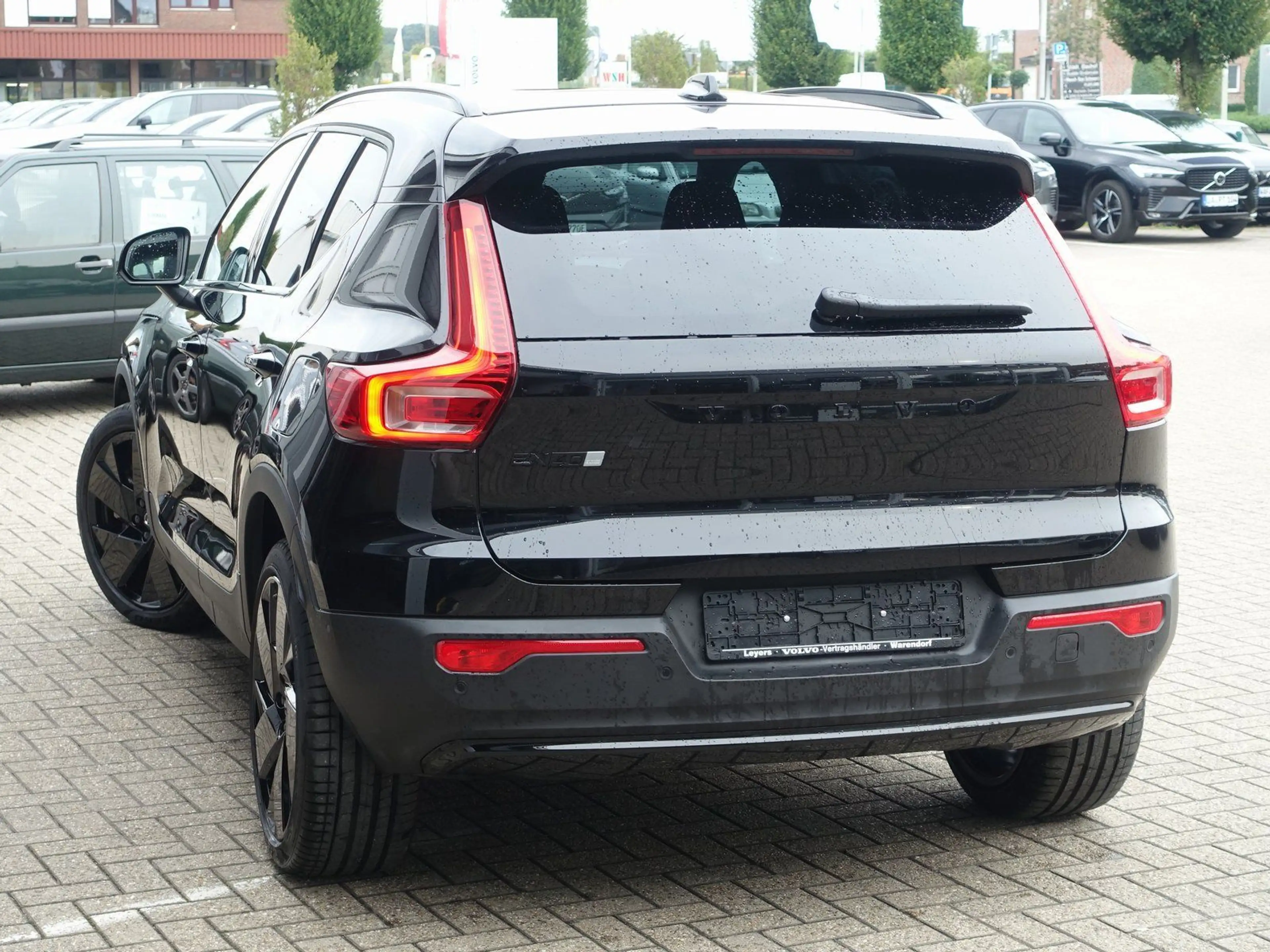 Volvo EX40 Black Edit Plus Single Motor Extended Range — photo 4