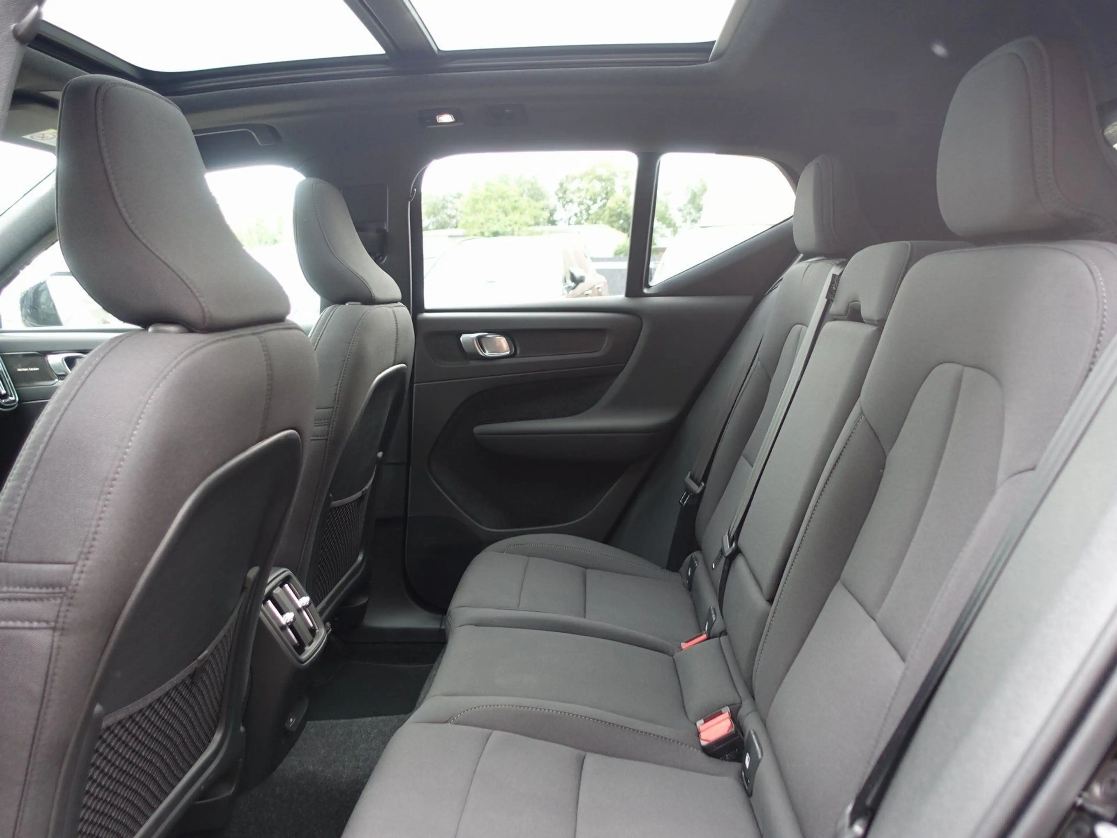 Volvo EX40 Black Edit Plus Single Motor Extended Range — photo 10