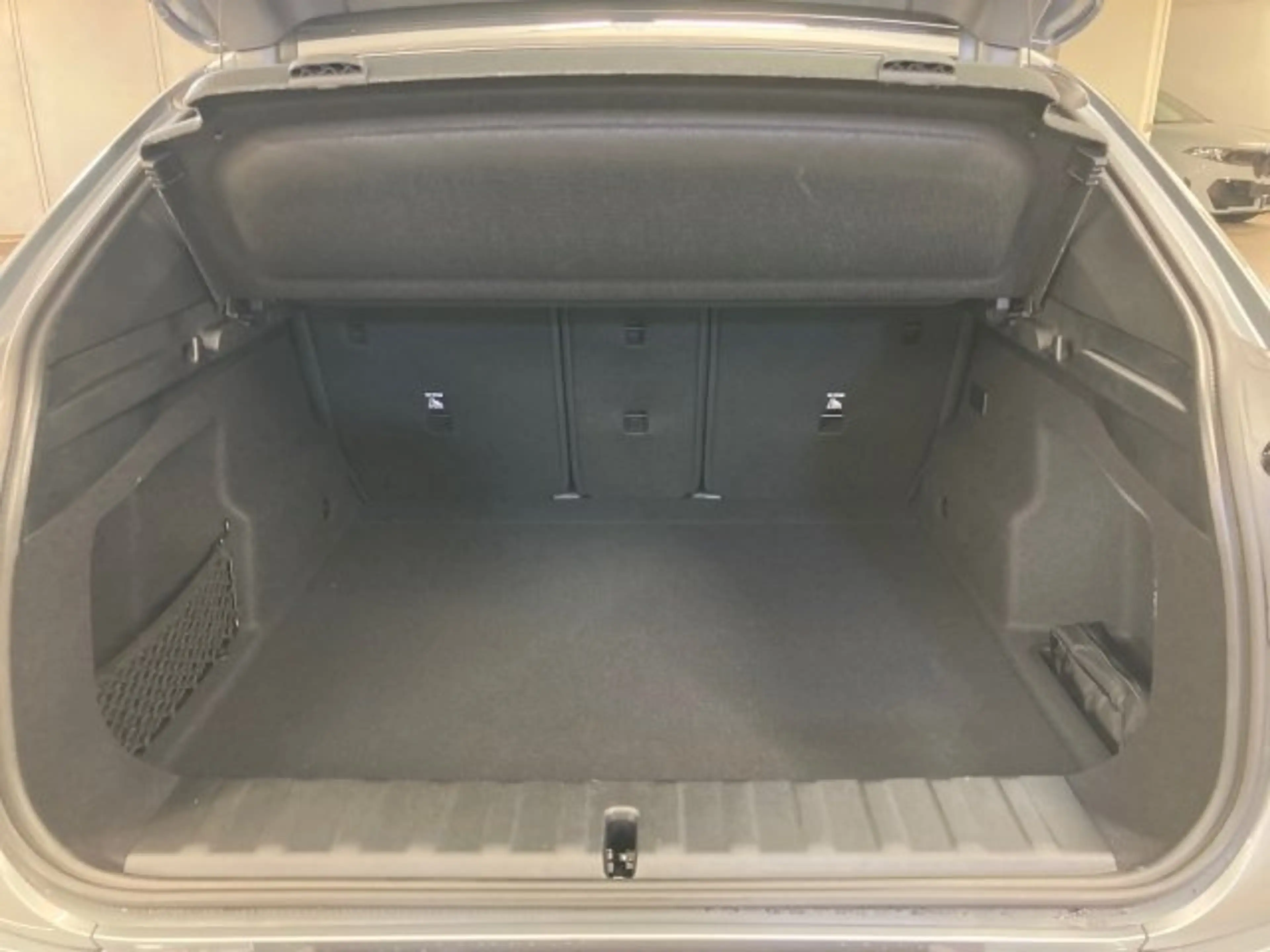 BMW iX2 eDrive 20 U10 — photo 15