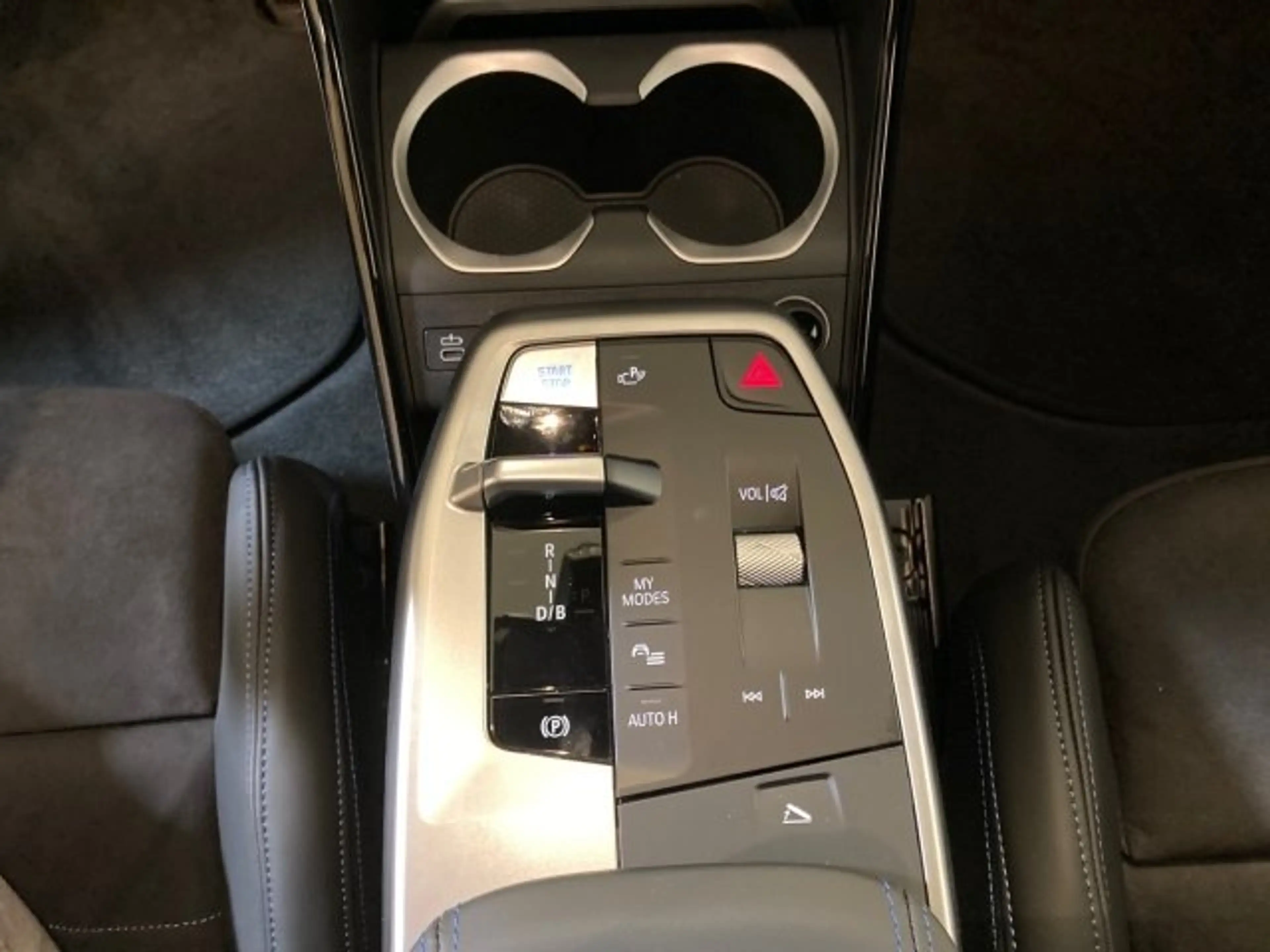 BMW iX2 eDrive 20 U10 — photo 14