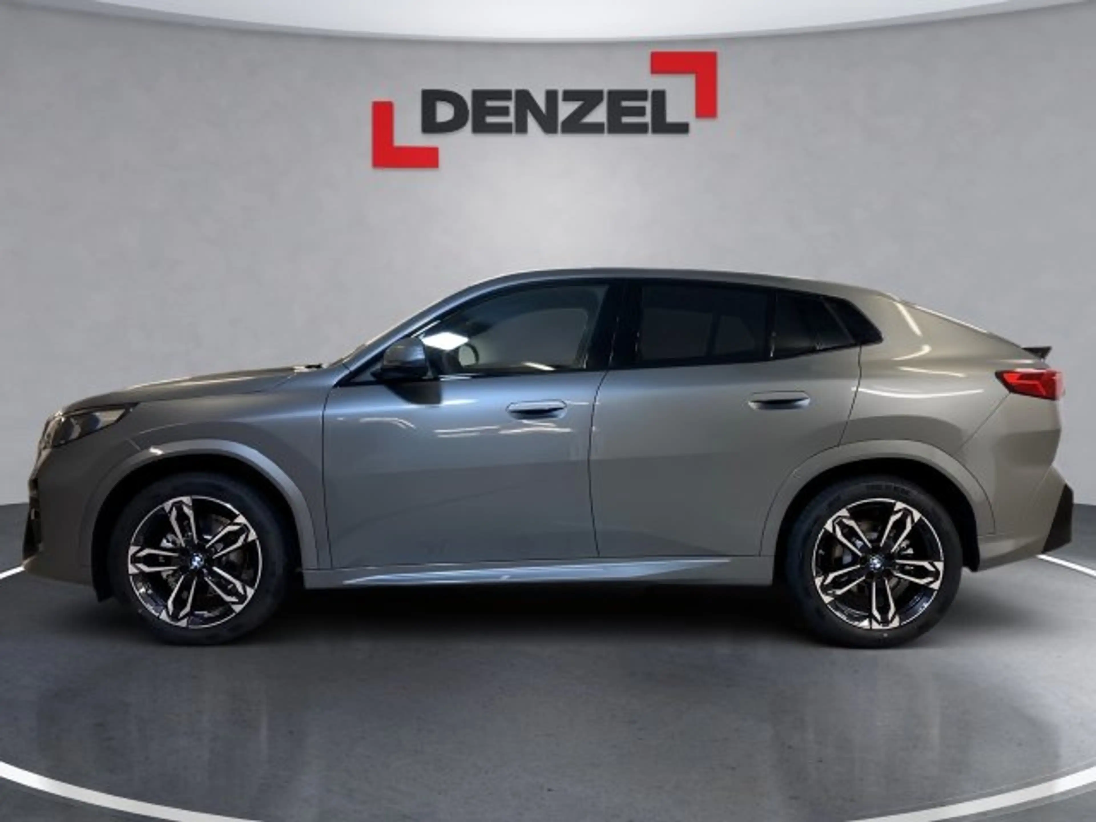 BMW iX2 eDrive 20 U10 — photo 2