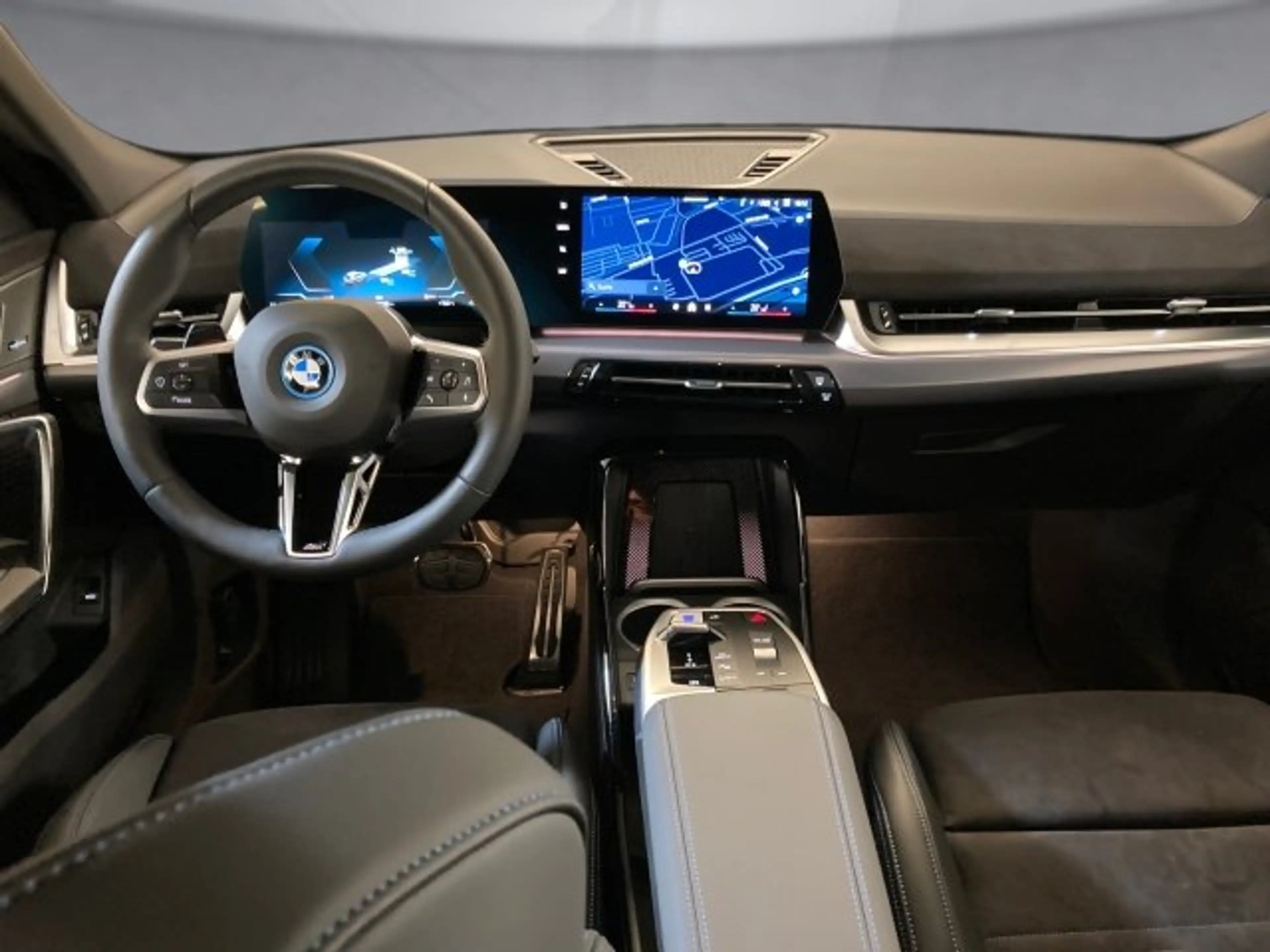 BMW iX2 eDrive 20 U10 — photo 9