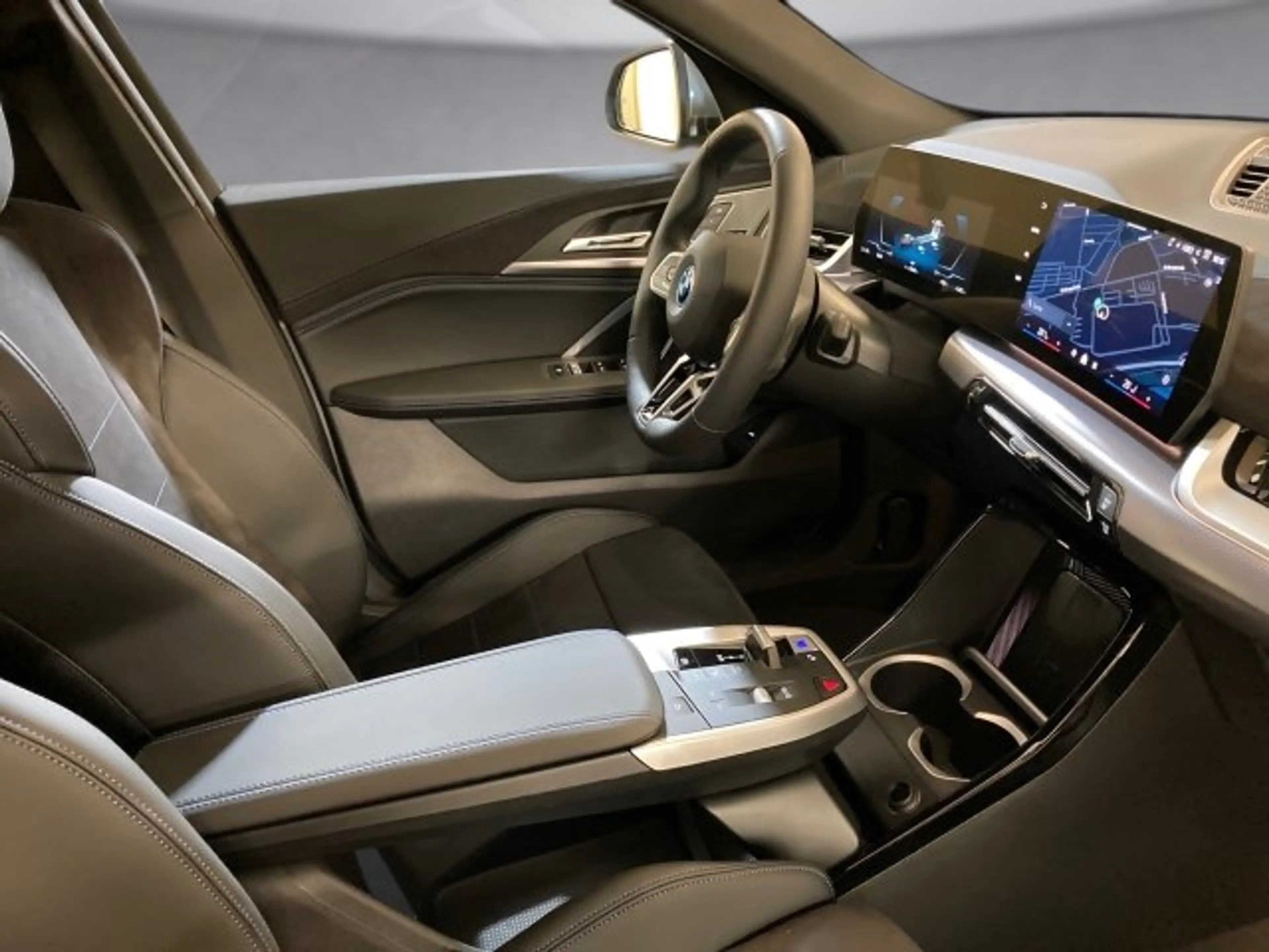 BMW iX2 eDrive 20 U10 — photo 11