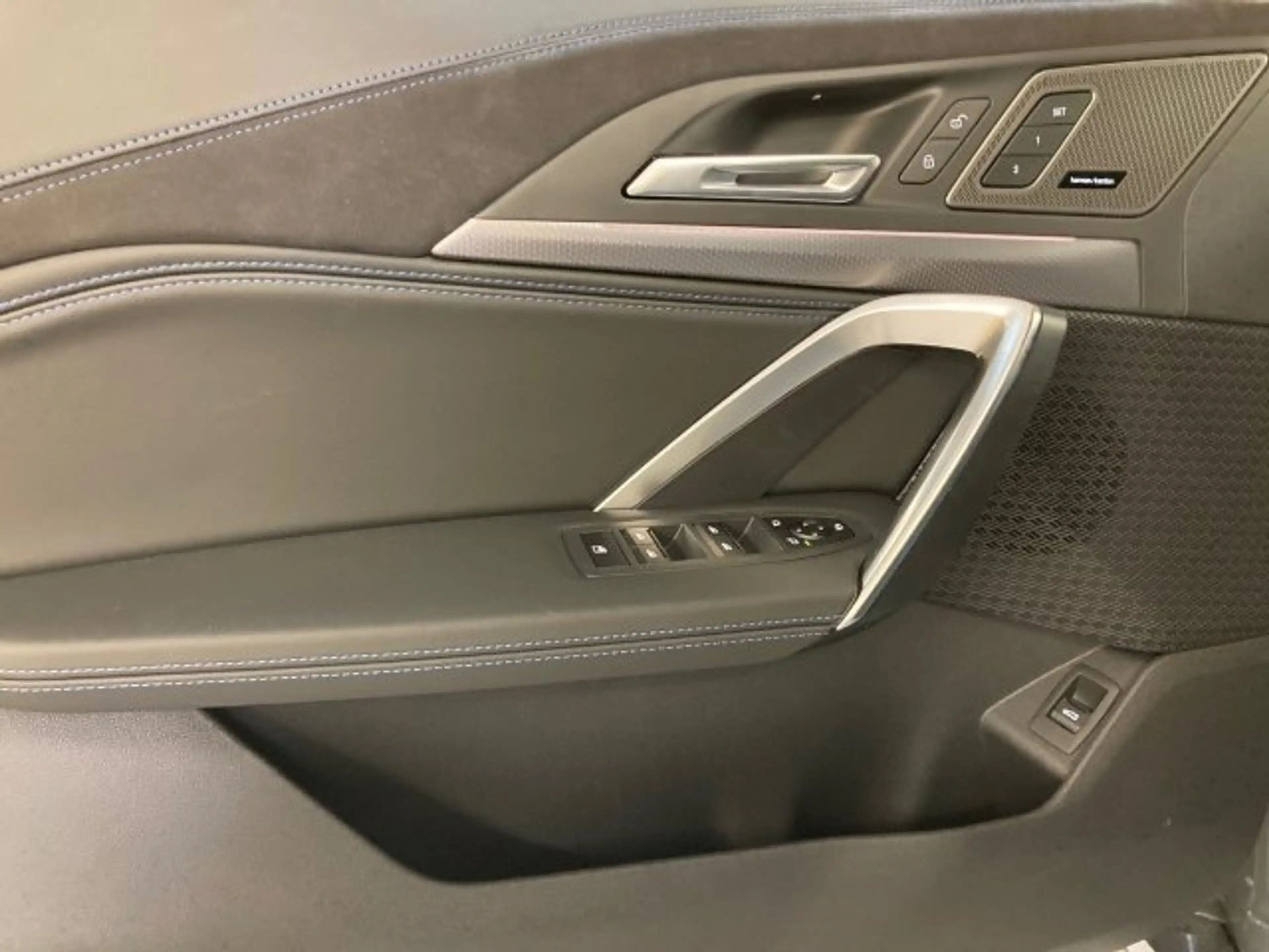 BMW iX2 eDrive 20 U10 — photo 13