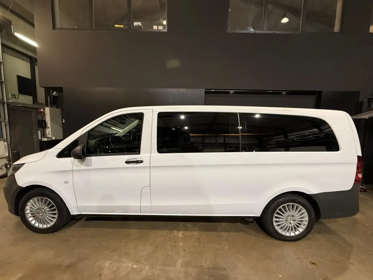 Mercedes-Benz Vito Tourer 116 CDI XL TOURER/AHK/STANDHEIZUNG Weiß - 2