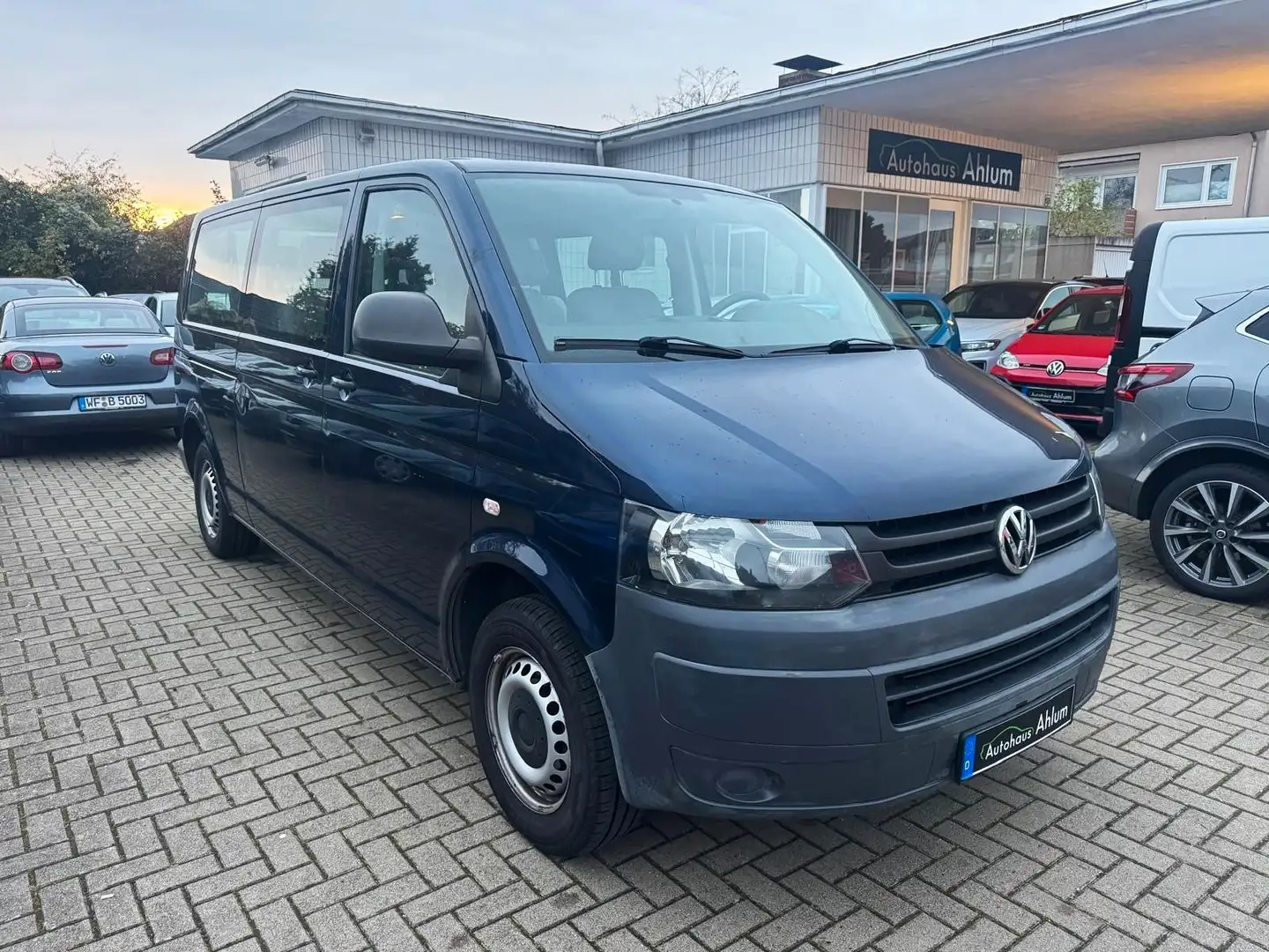 Volkswagen T5 Transporter Kombi lang Klima AHK 9-Sitzer Azul - 1