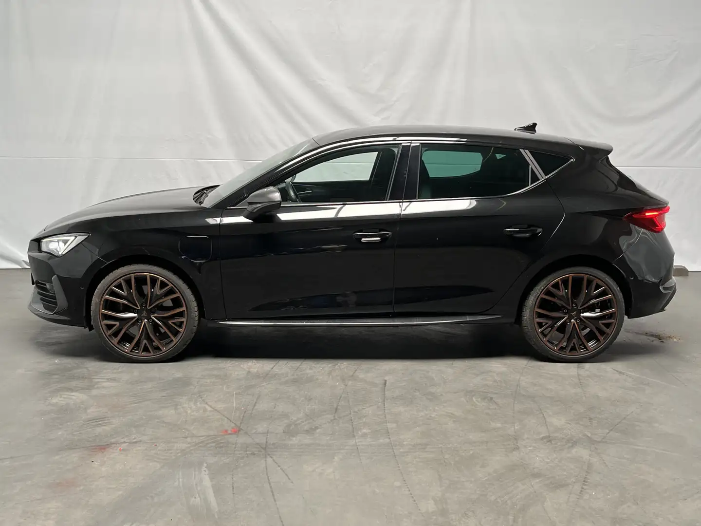 CUPRA Leon 1.4 e-Hybrid VZ Black Edition / AUTOMAAT/ 245 PK/ Zwart - 2