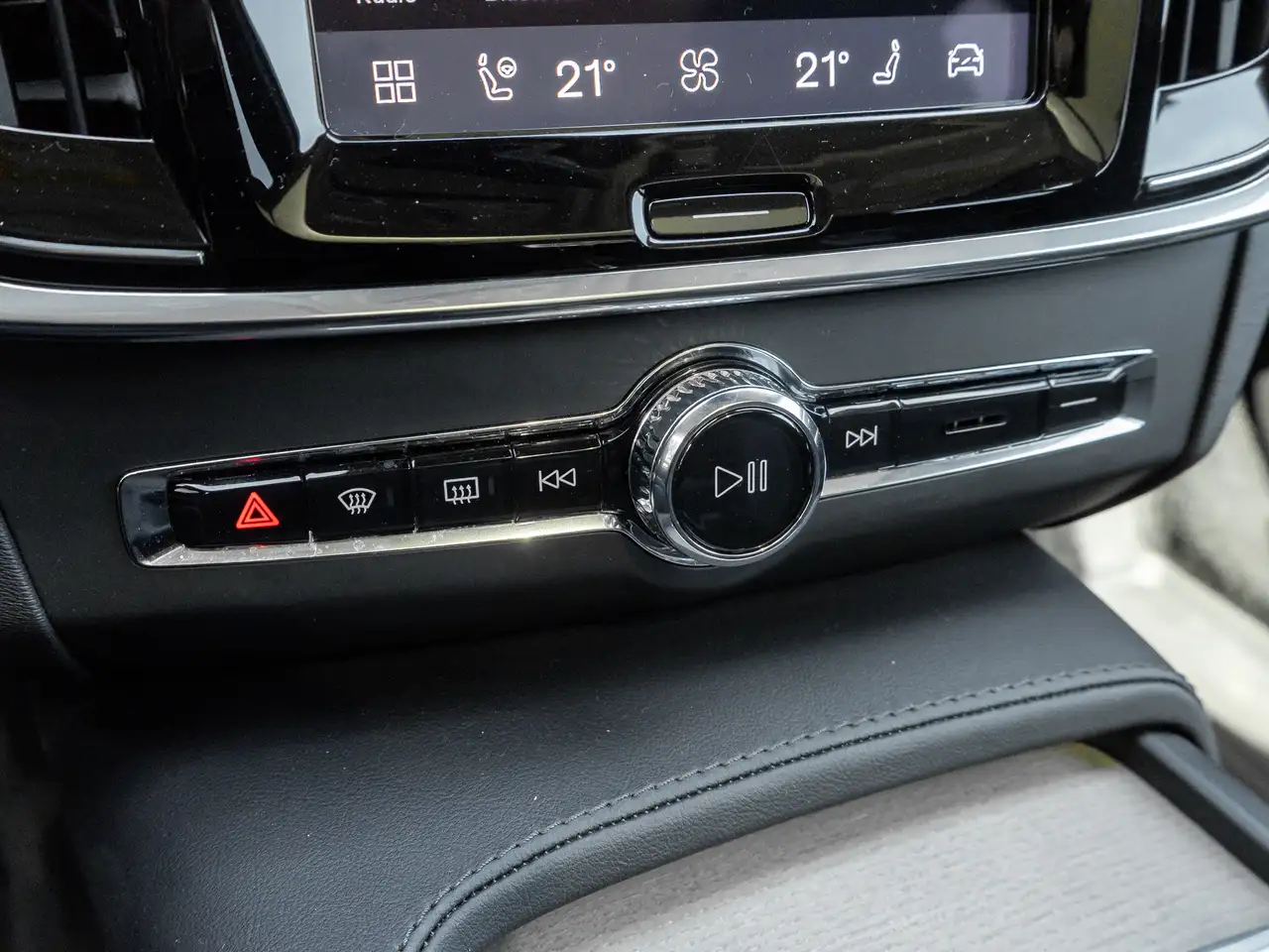 Volvo V90 Cross Country снимка Volvo V90 Cross Country