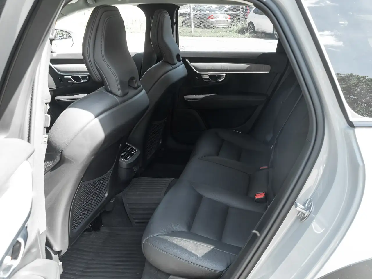 Volvo V90 Cross Country снимка Volvo V90 Cross Country