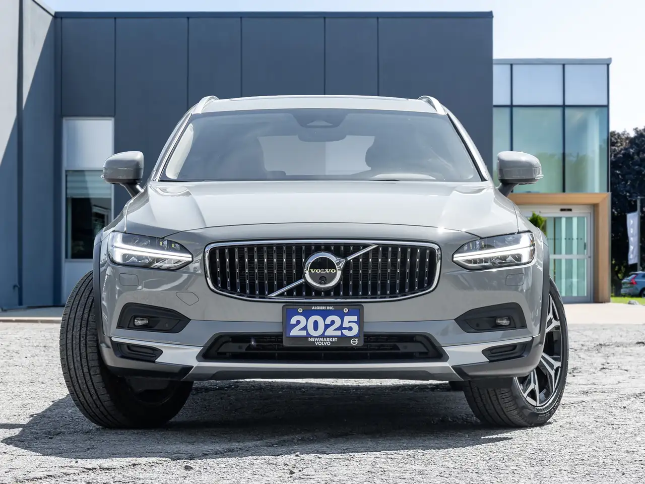 Volvo V90 Cross Country снимка Volvo V90 Cross Country