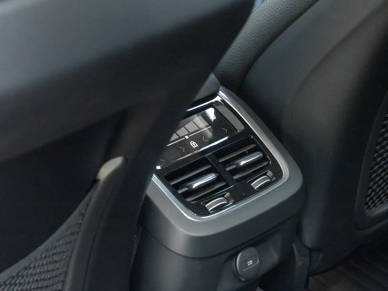 Volvo V90 Cross Country снимка Volvo V90 Cross Country