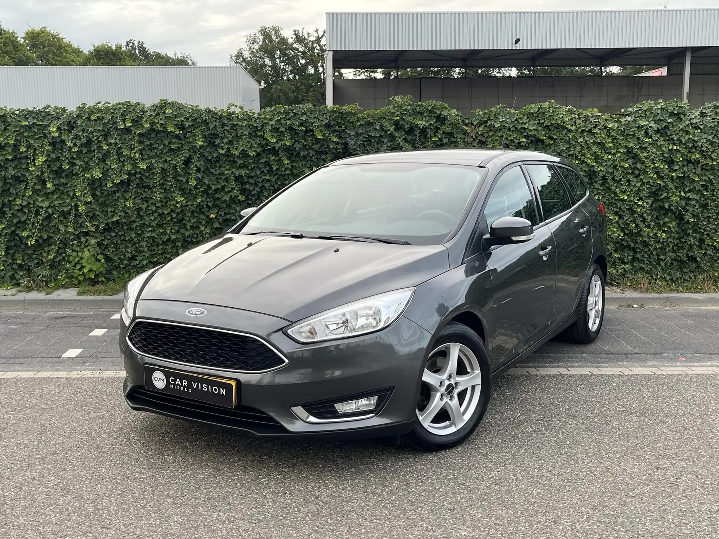 Ford Focus Wagon 1.0 Comfort * Carplay * Dealerond. * Nieuwe Grau - 1