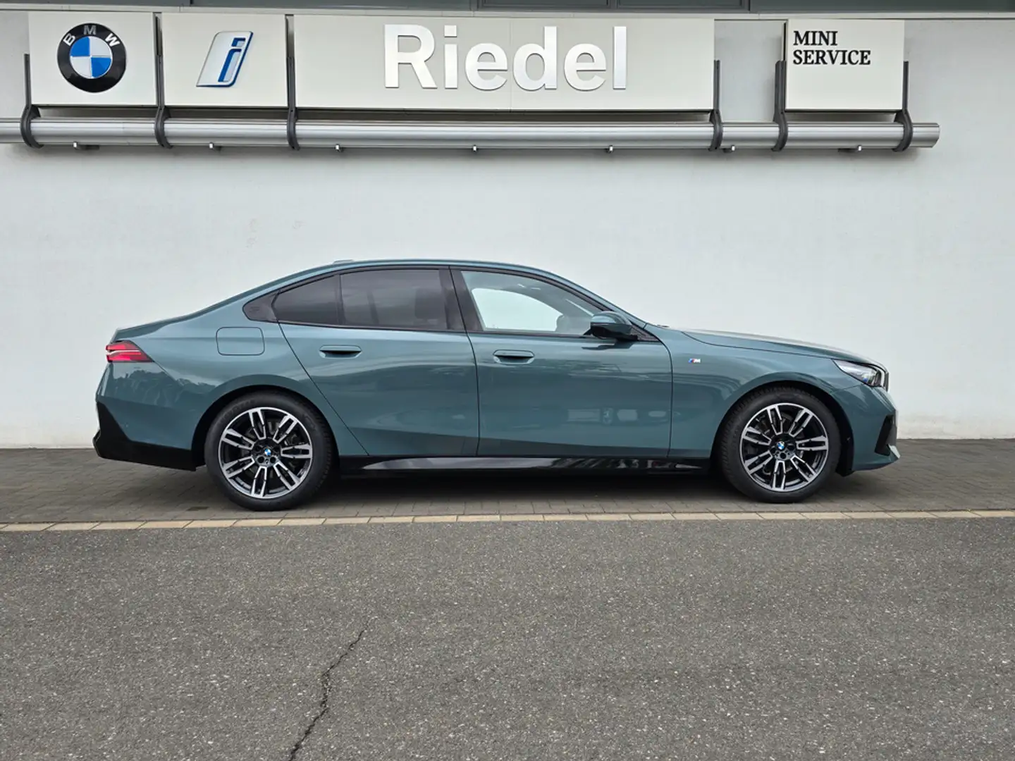 BMW 520 d M Sportpaket*Komfortsitze*Standhzg*DA+*DAB* Green - 2