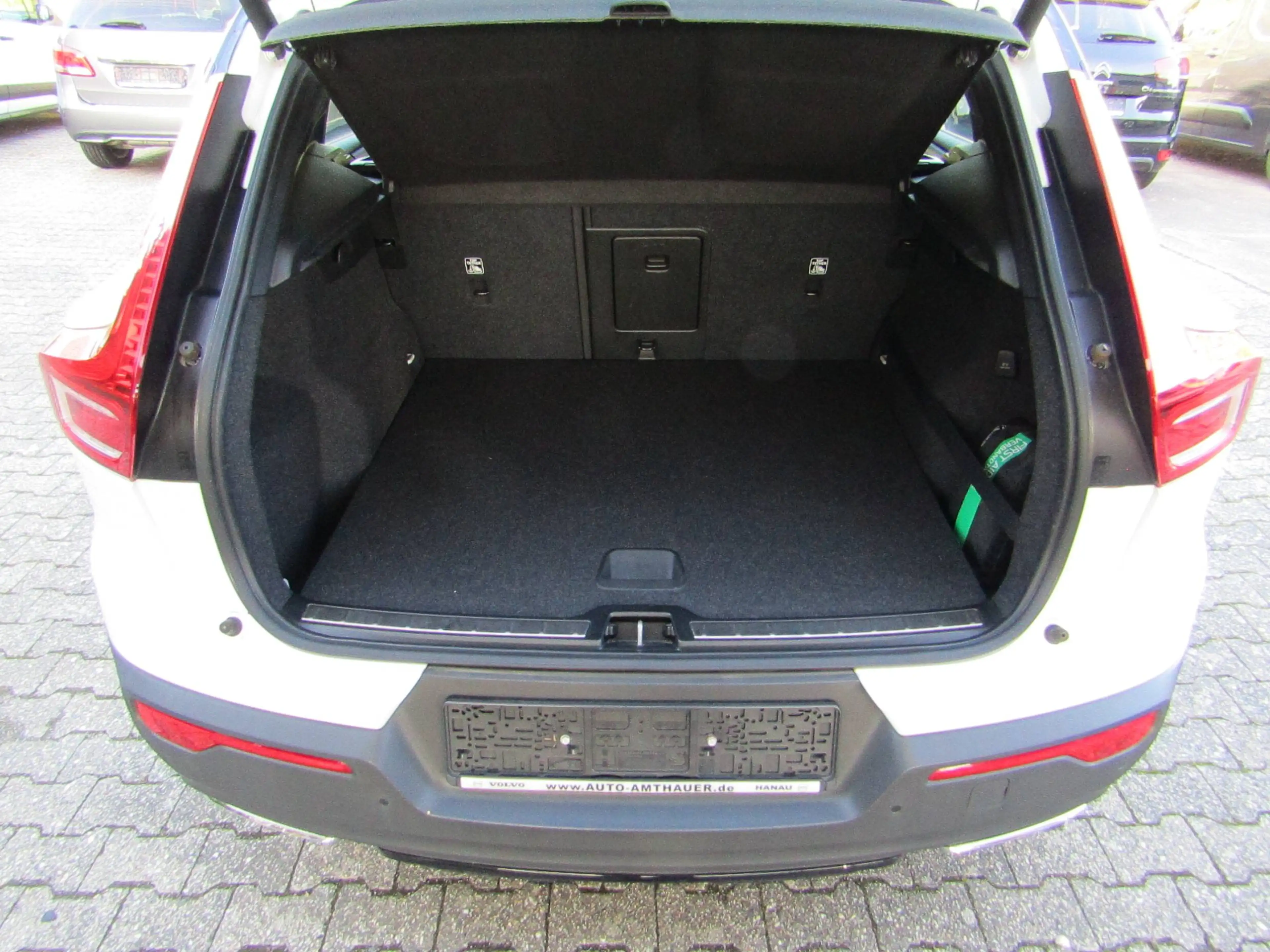Volvo XC40 R Design AWD — photo 8