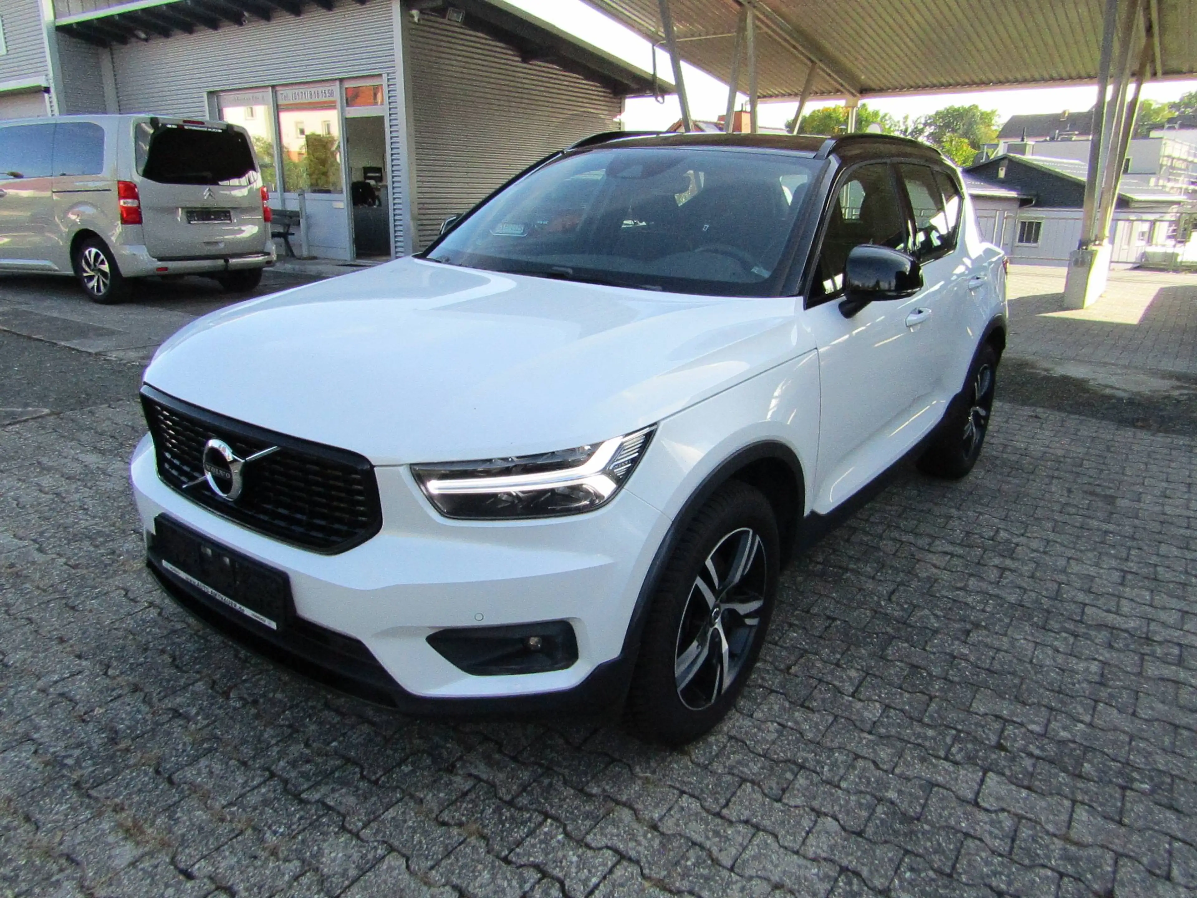 Volvo XC40 R Design AWD — photo 4