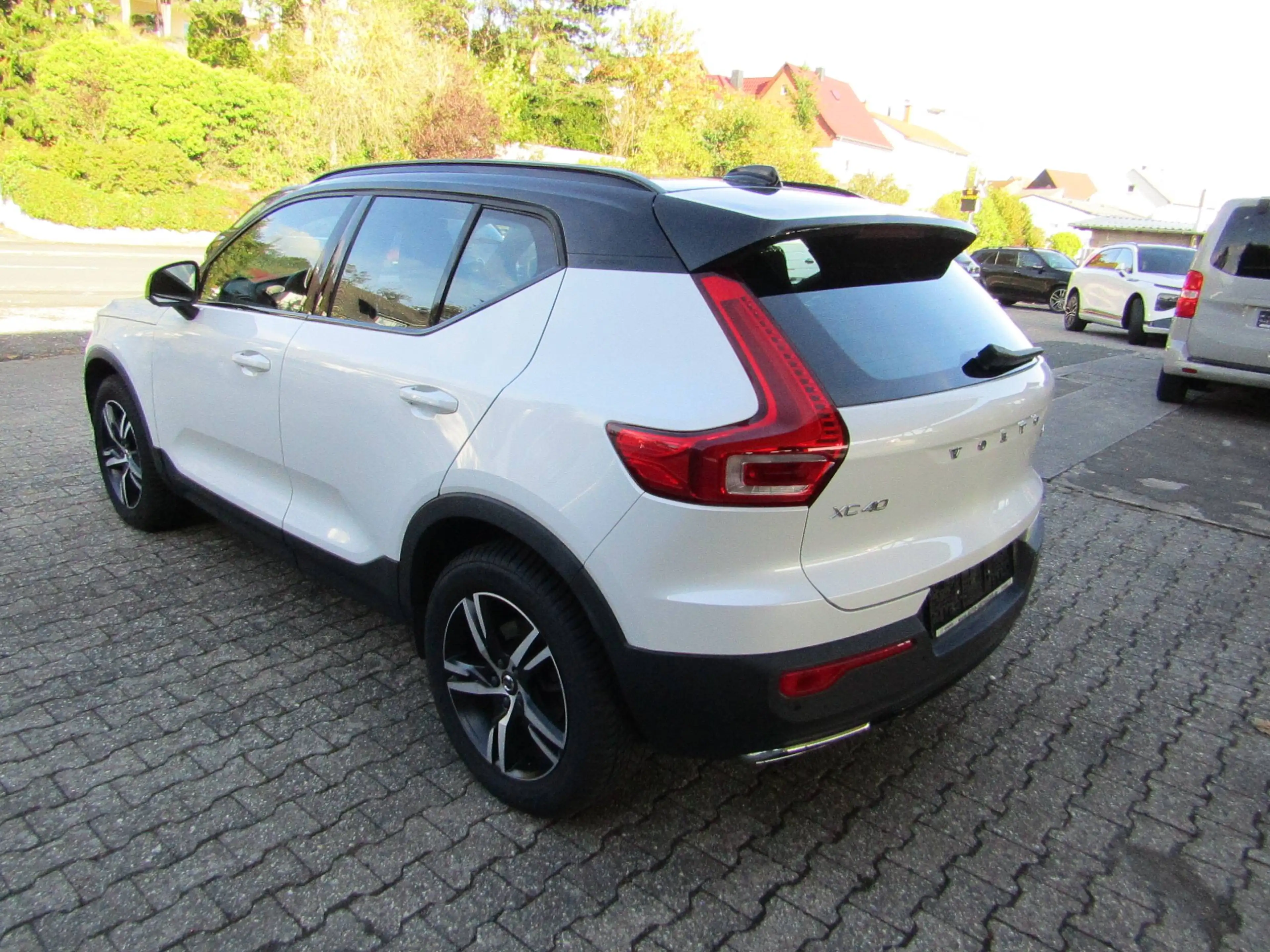 Volvo XC40 R Design AWD — photo 3