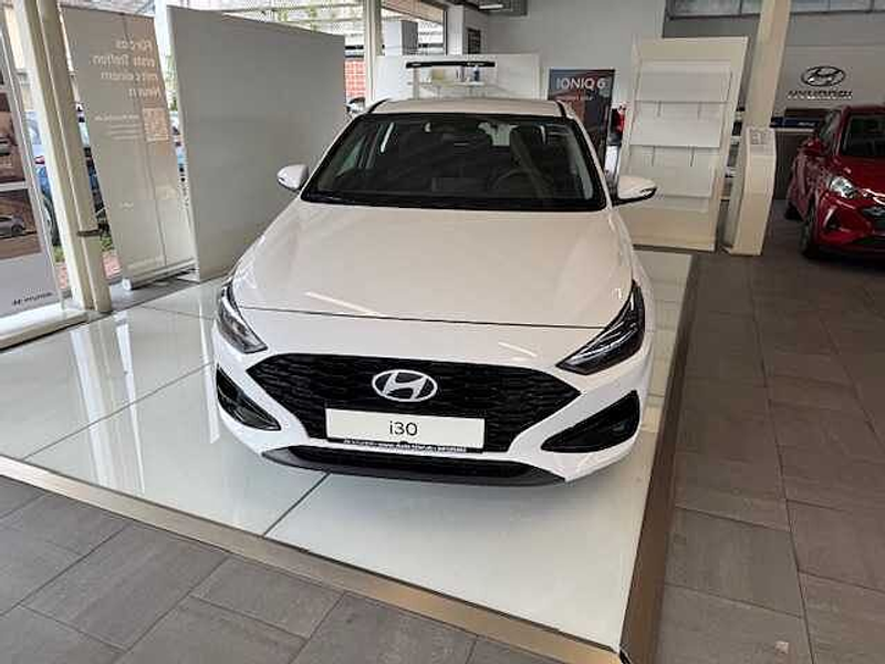 Hyundai i30 1.5 T-DPI Comfort*Navi*DAB*Kamera*LED — photo 2