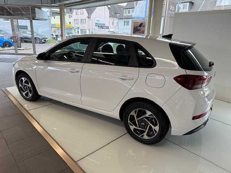 Hyundai i30 1.5 T-DPI Comfort*Navi*DAB*Kamera*LED — photo 4
