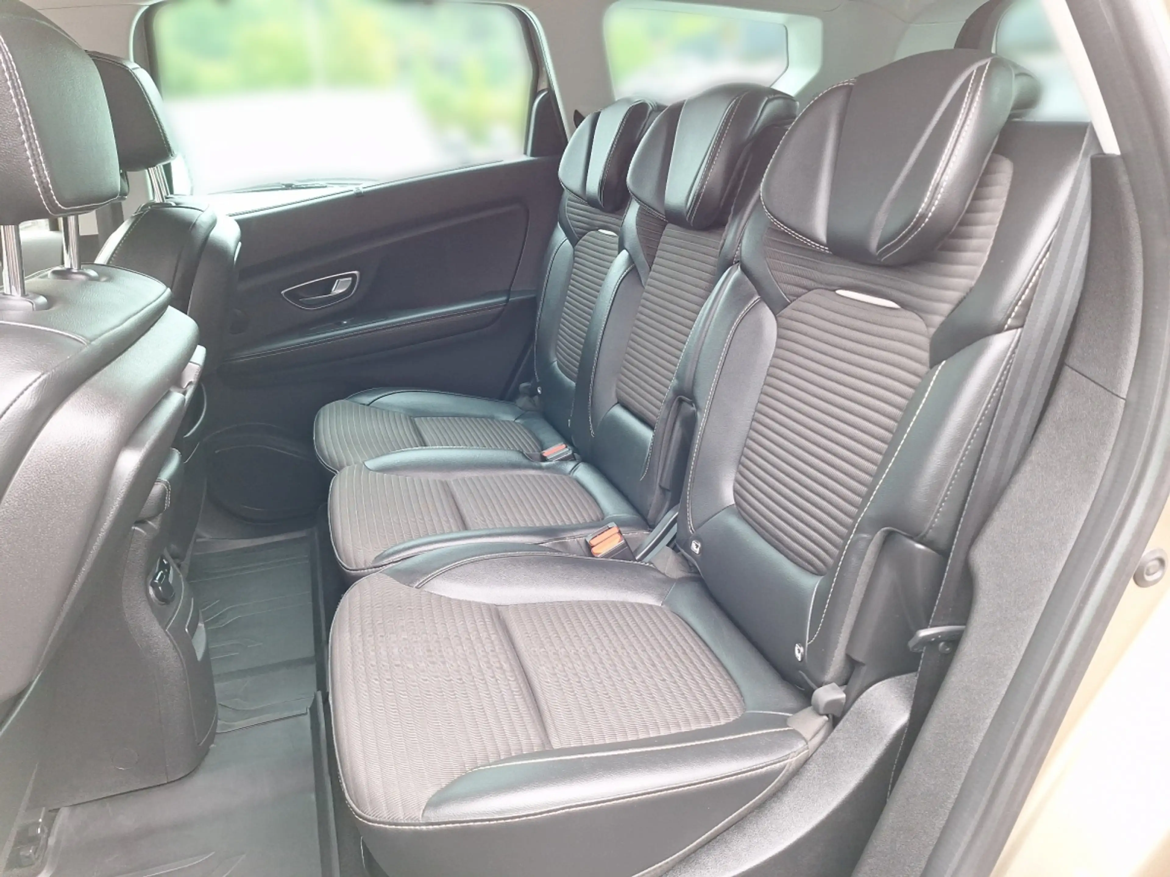 Renault Grand Scenic Bose dCi 130PS — photo 11