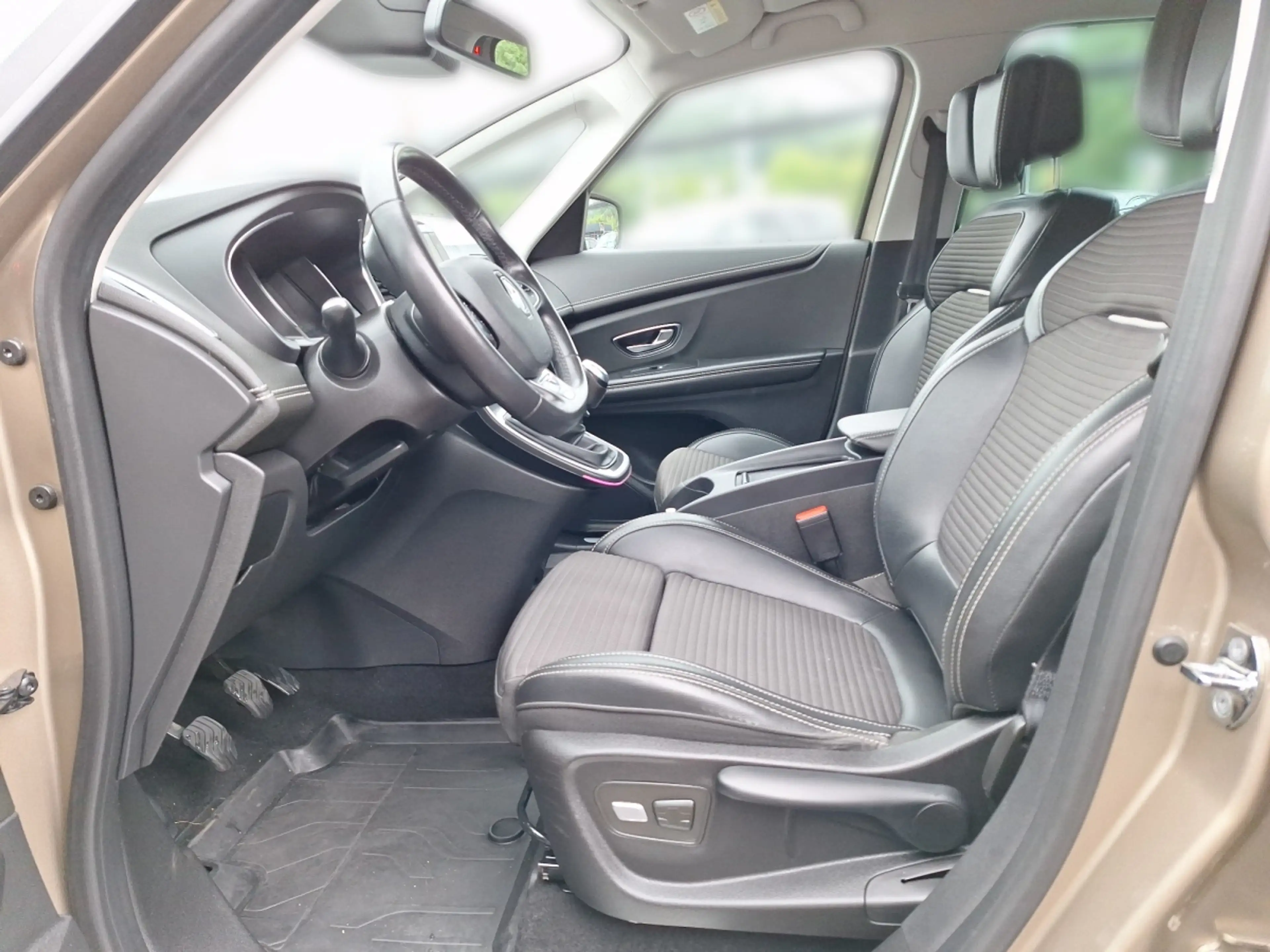 Renault Grand Scenic Bose dCi 130PS — photo 5