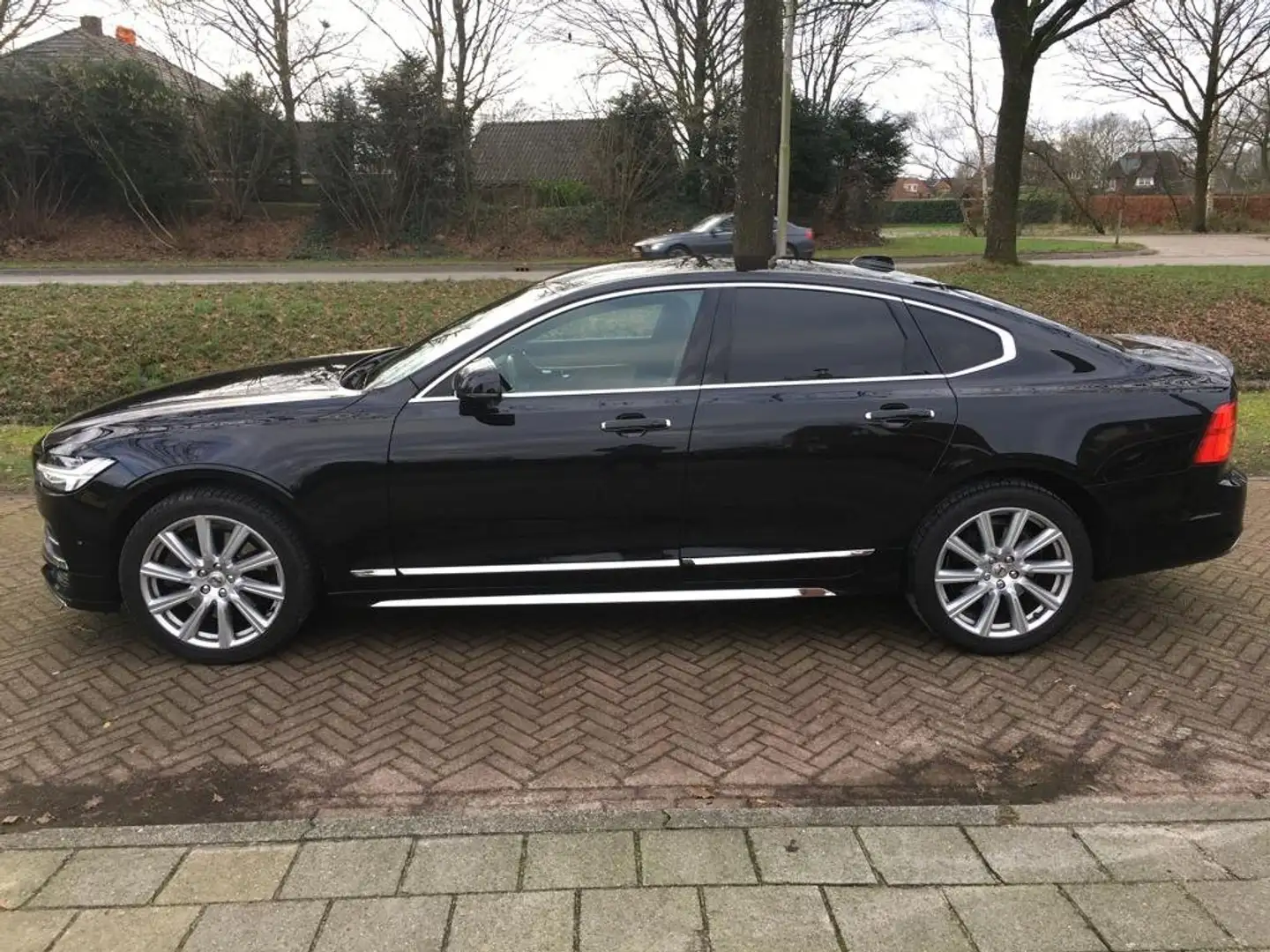 Volvo S90 2.0 T5 Inscription crna - 2