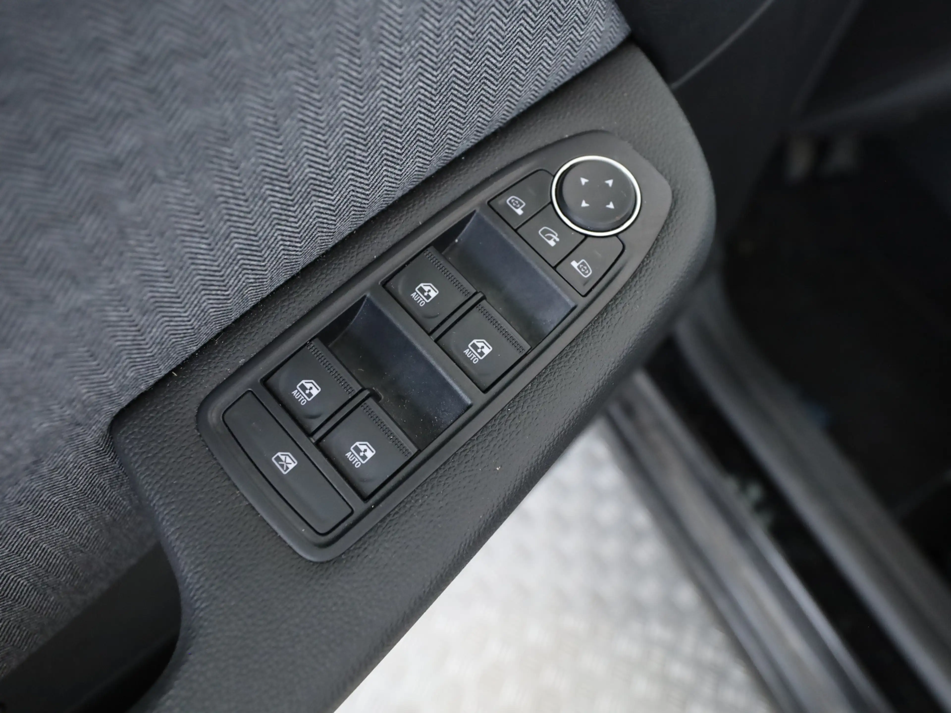 Renault Clio Techno TCe 90 NAVI PDC KLIMA LM-Felgen BT ZV — photo 9