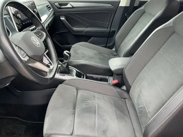 Volkswagen T-Roc view 12