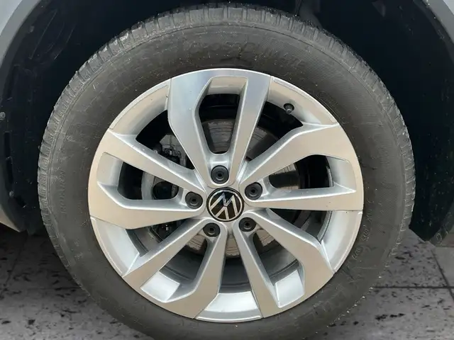 Volkswagen T-Roc view 8