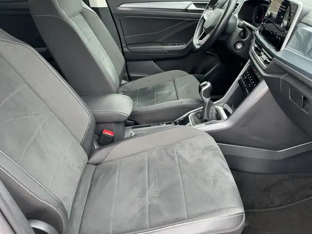 Volkswagen T-Roc view 13