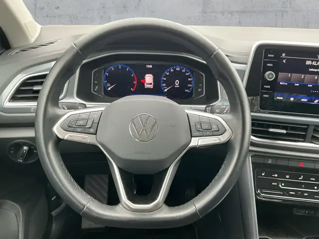 Volkswagen T-Roc view 10