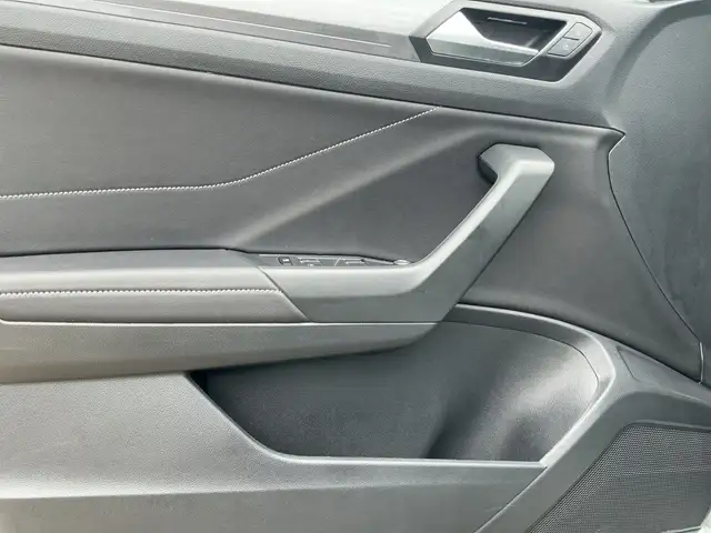 Volkswagen T-Roc view 15