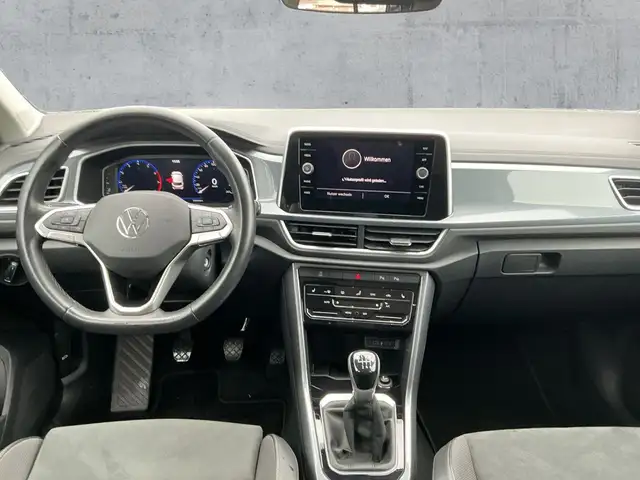 Volkswagen T-Roc view 9