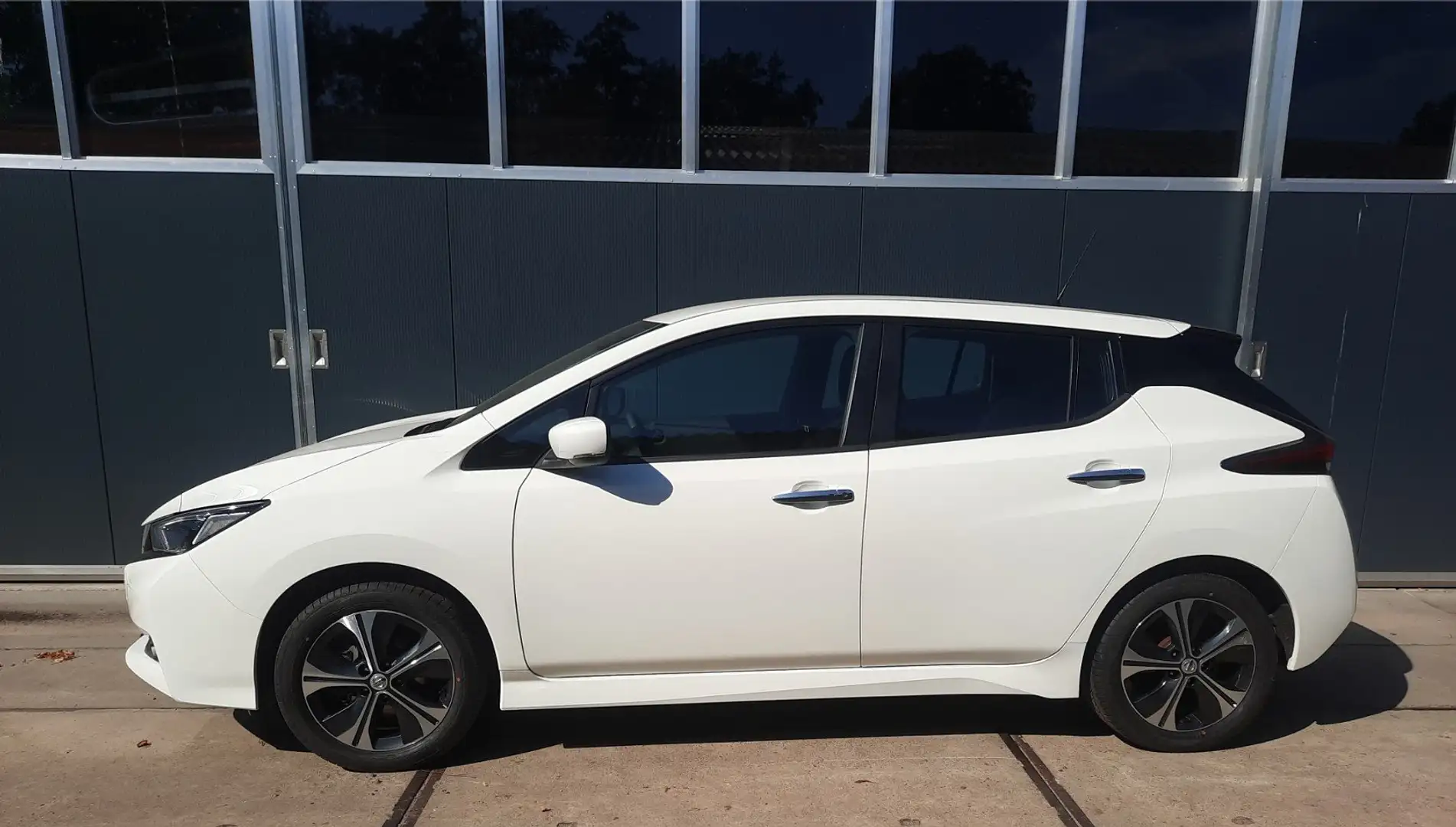 Nissan Leaf e+ 62 kWh 17 inch 2022 stoelverw  €22940 na sub Wit - 1
