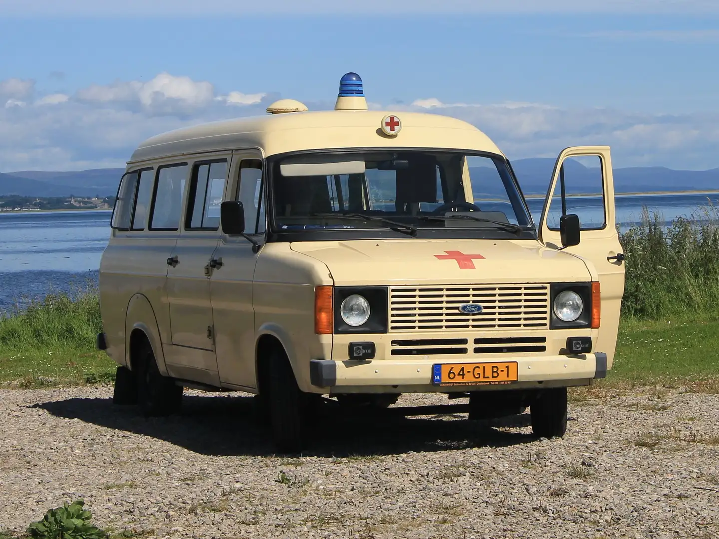 Ford Transit Transit Camper Ambulance Oldtimer Beige - 1