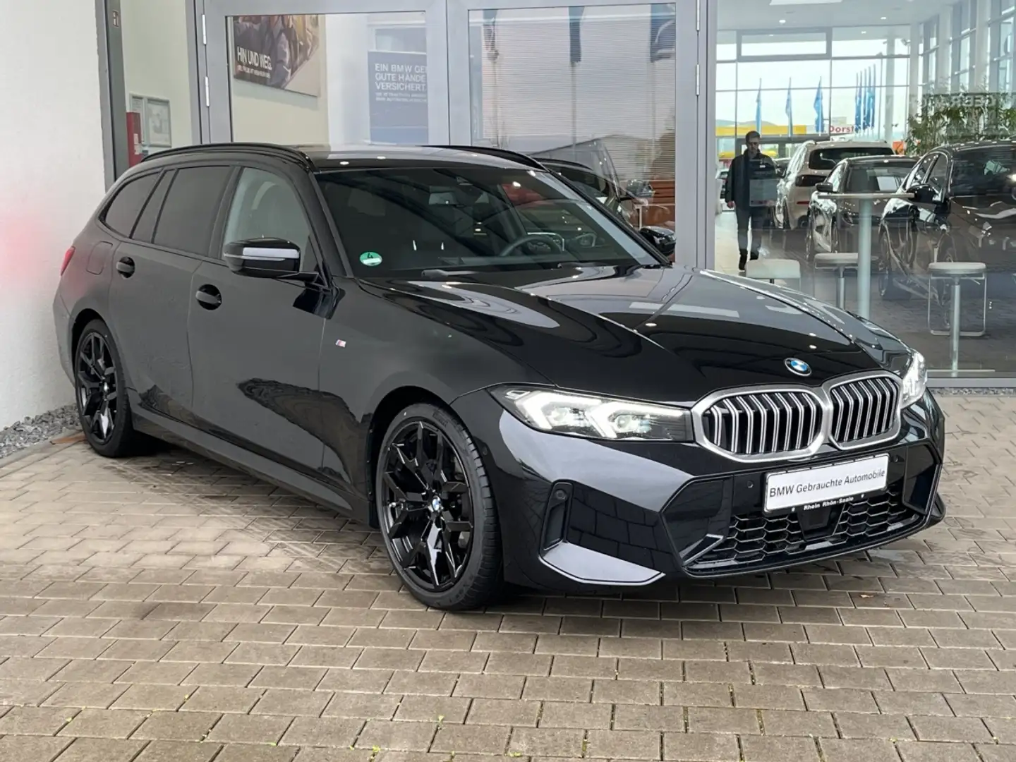 BMW 318 d Touring LCI II M Sportpaket AHK.Navi.ParkA Schwarz - 2