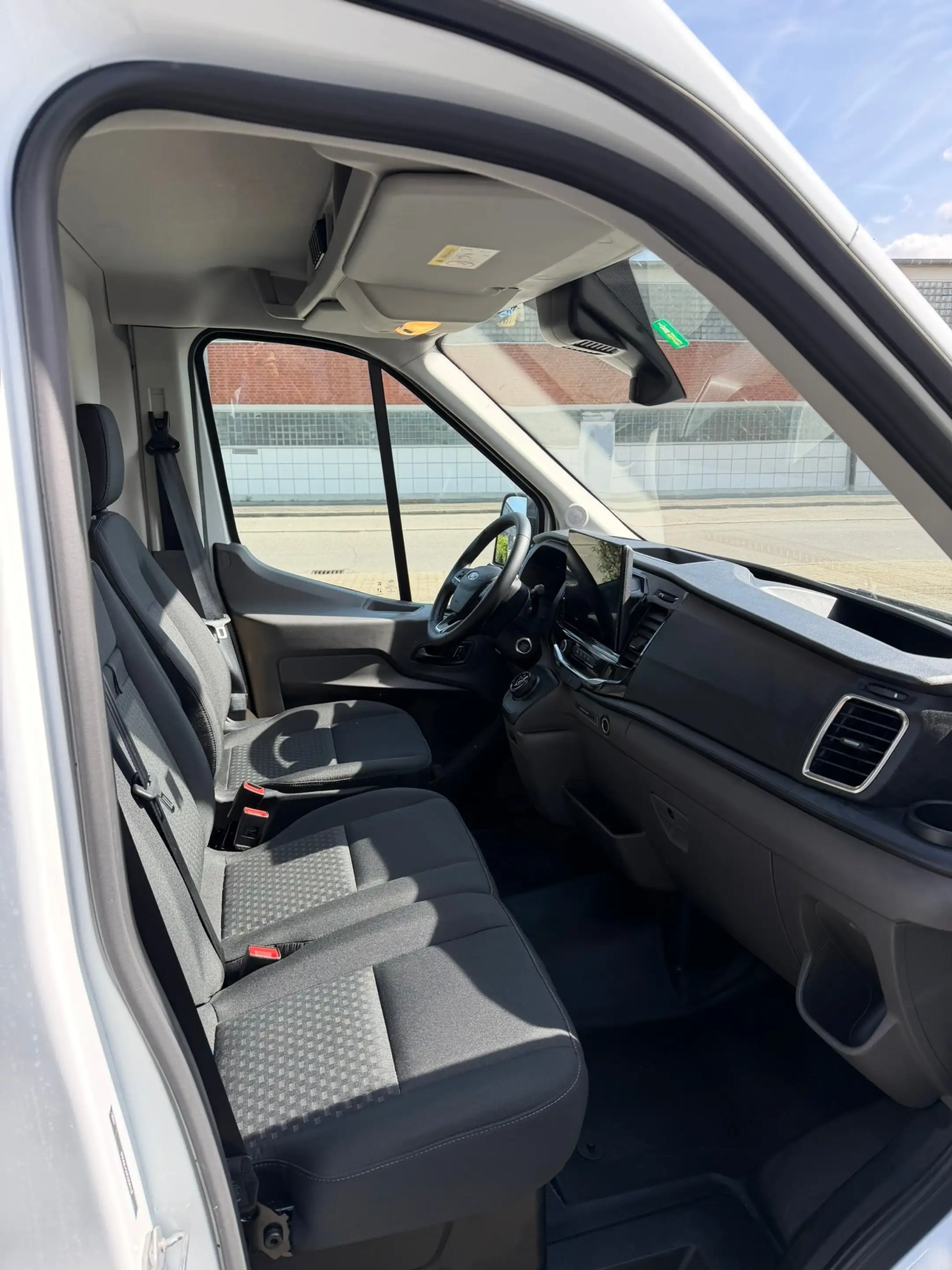 Ford E-Transit E 350 L2 Trend H3 — photo 7