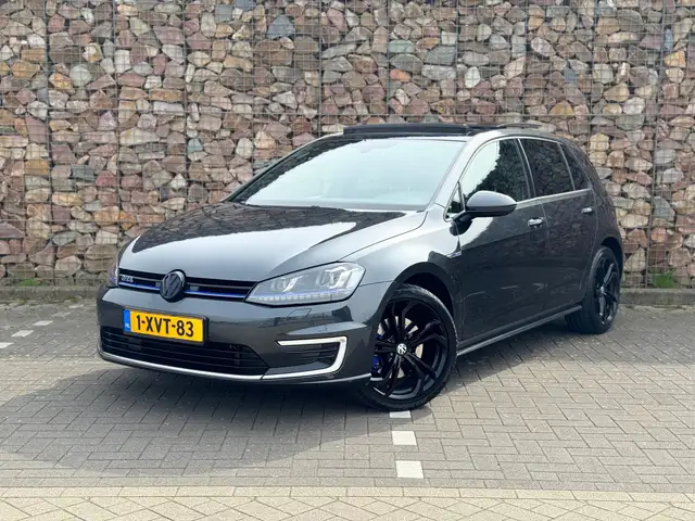 Volkswagen Golf GTE 1.4 TSI ORGINEEL NL PANO LED NAVI