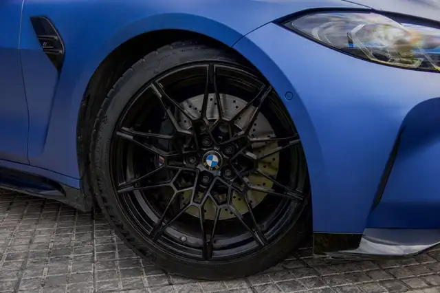 BMW M4 view 2