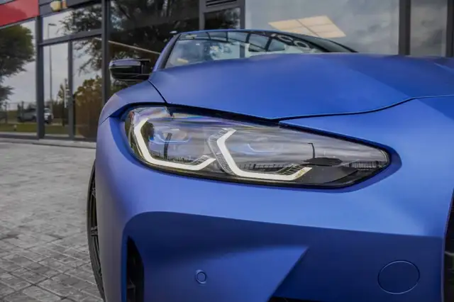 BMW M4 view 4