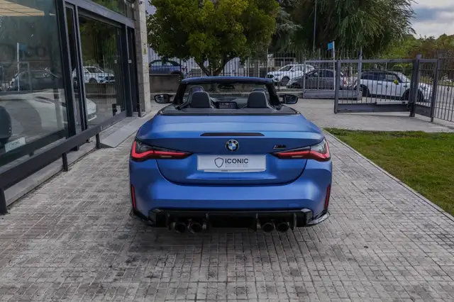 BMW M4 view 8