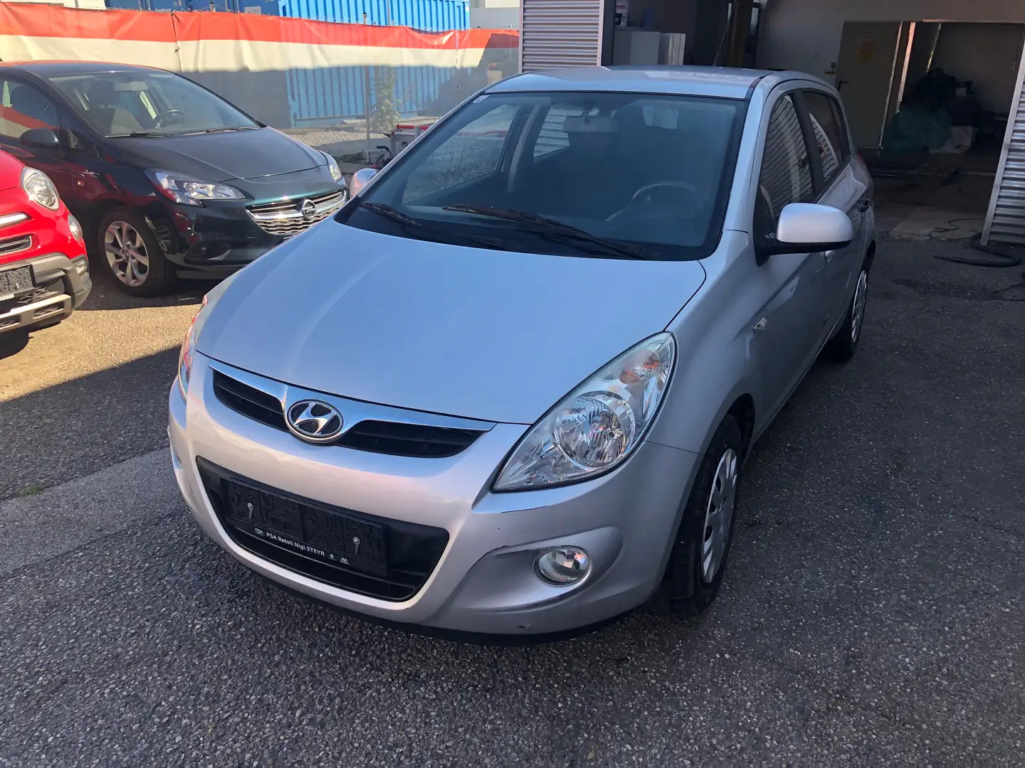 Hyundai i20 i20 1,25 Comfort Silber - 2