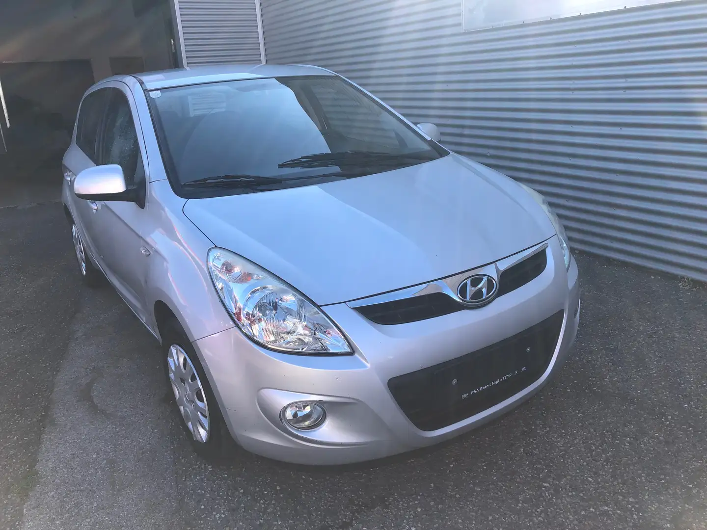 Hyundai i20 i20 1,25 Comfort Silber - 1