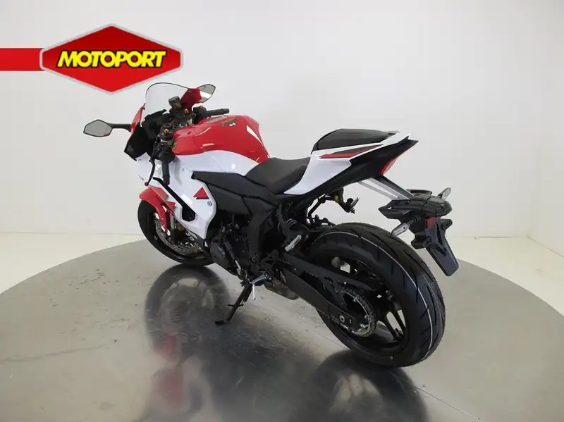 Yamaha YZF-R7 - foto 6