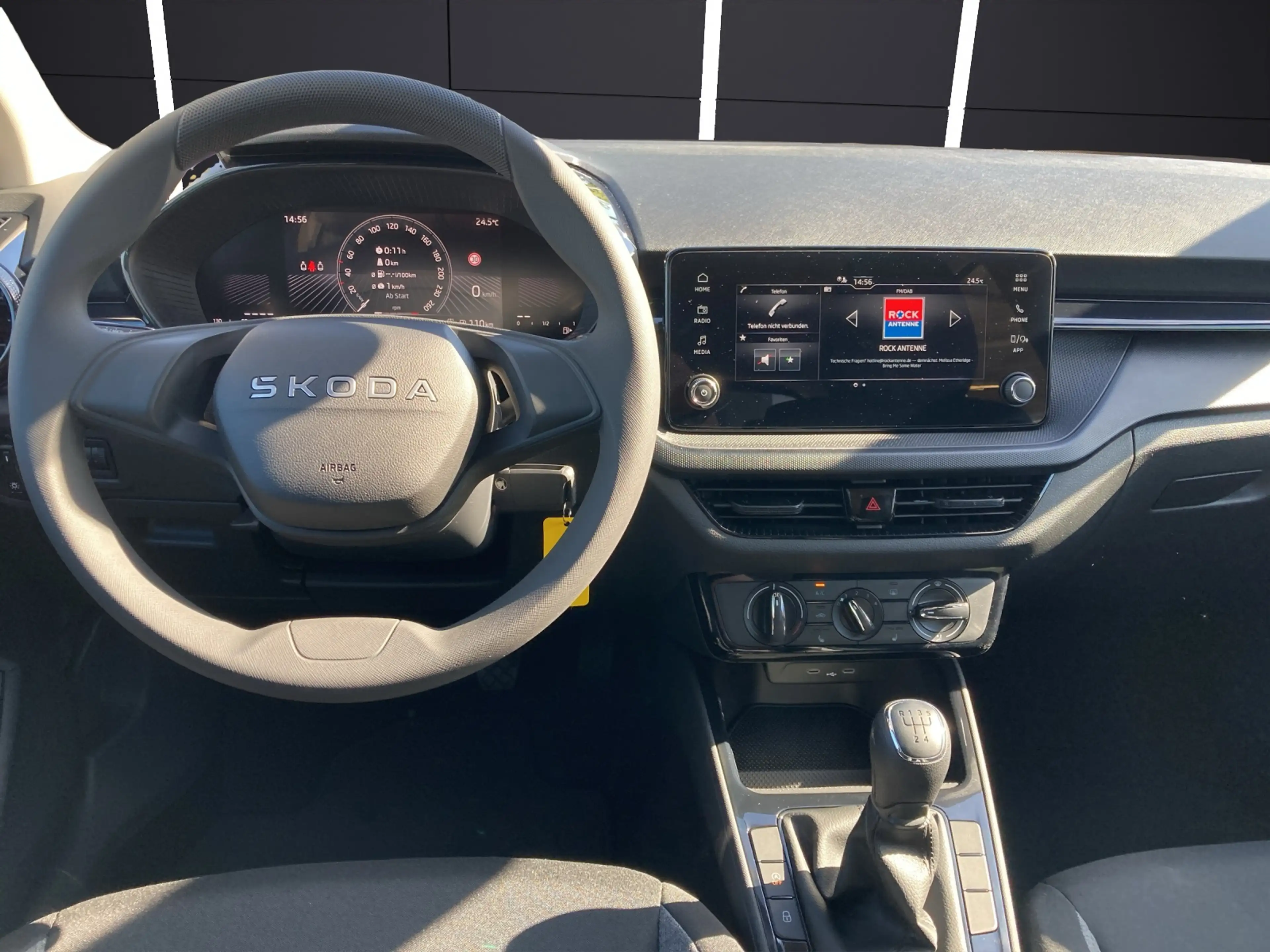 Skoda Fabia TSI Essence LED virtCockpit Klima — photo 14